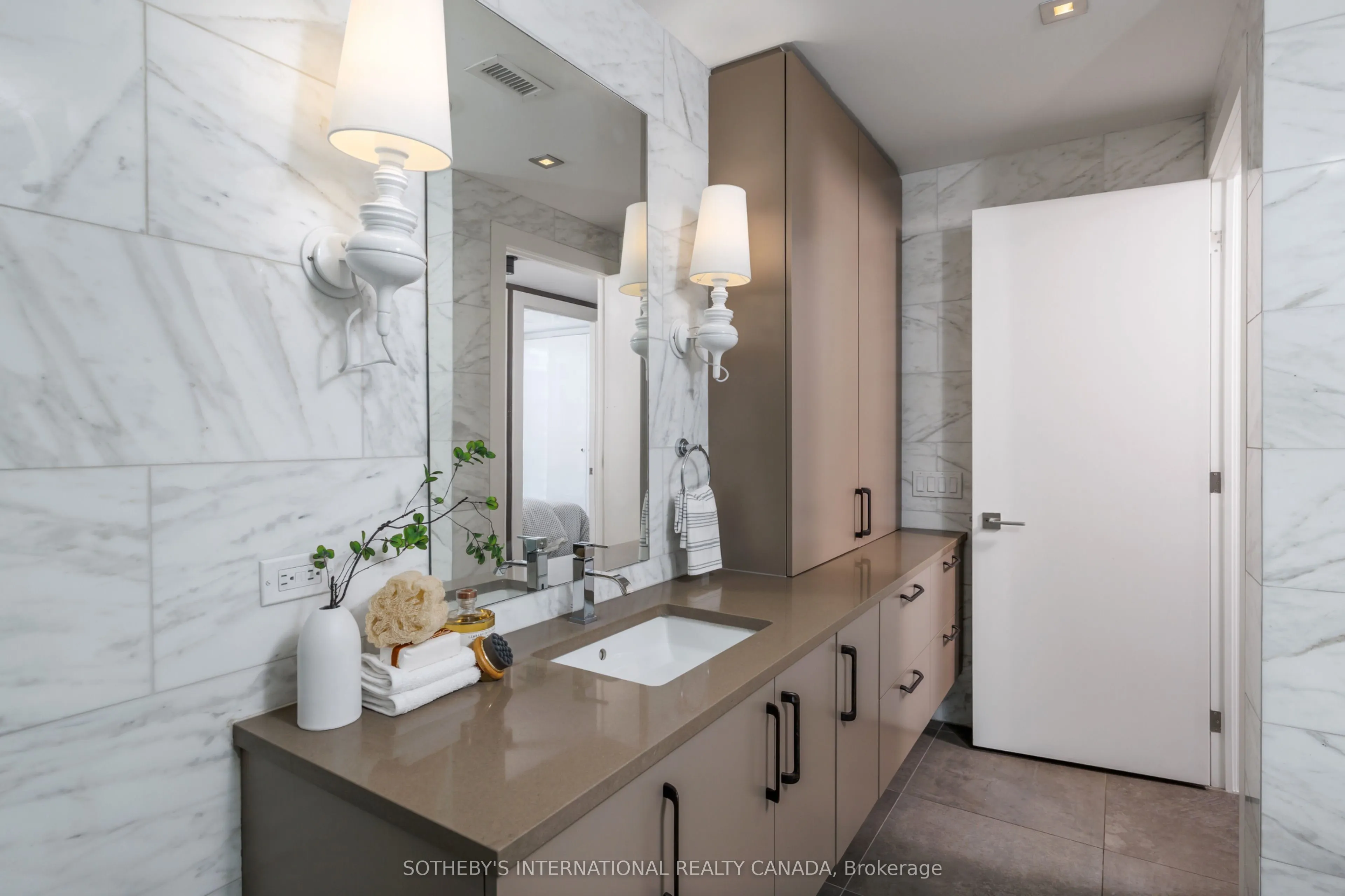 39 Sherbourne Street #1606
