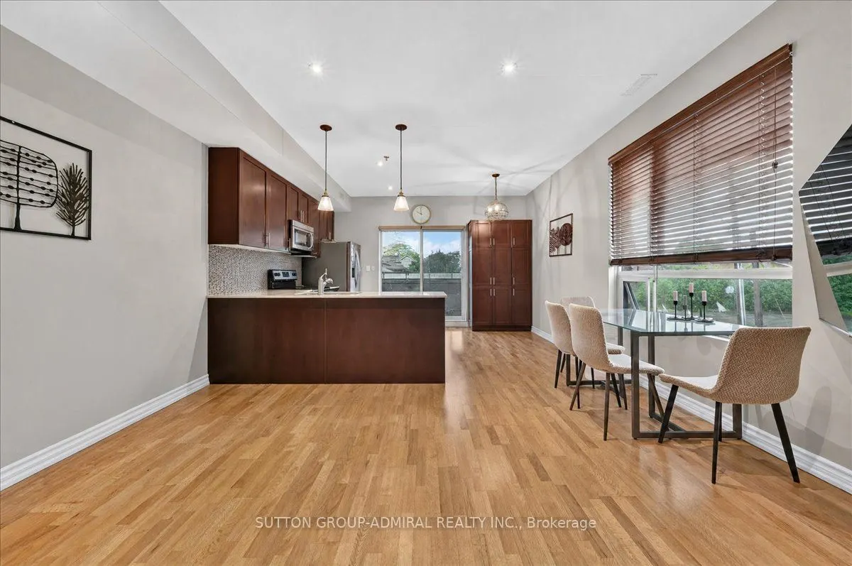 2 Maxwell Street #202