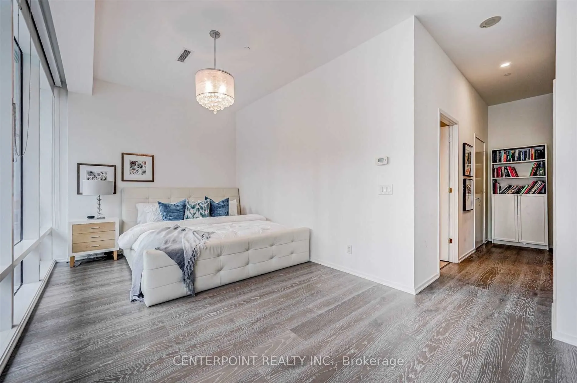 1 Bloor Street E #515