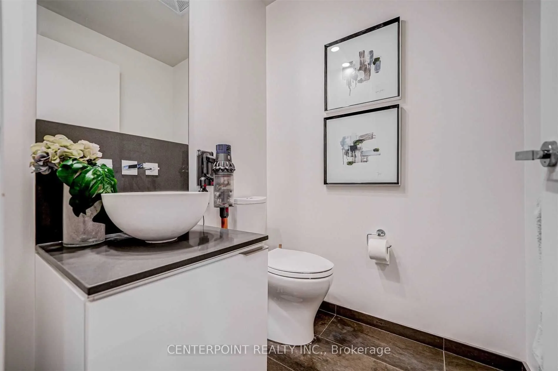 1 Bloor Street E #515