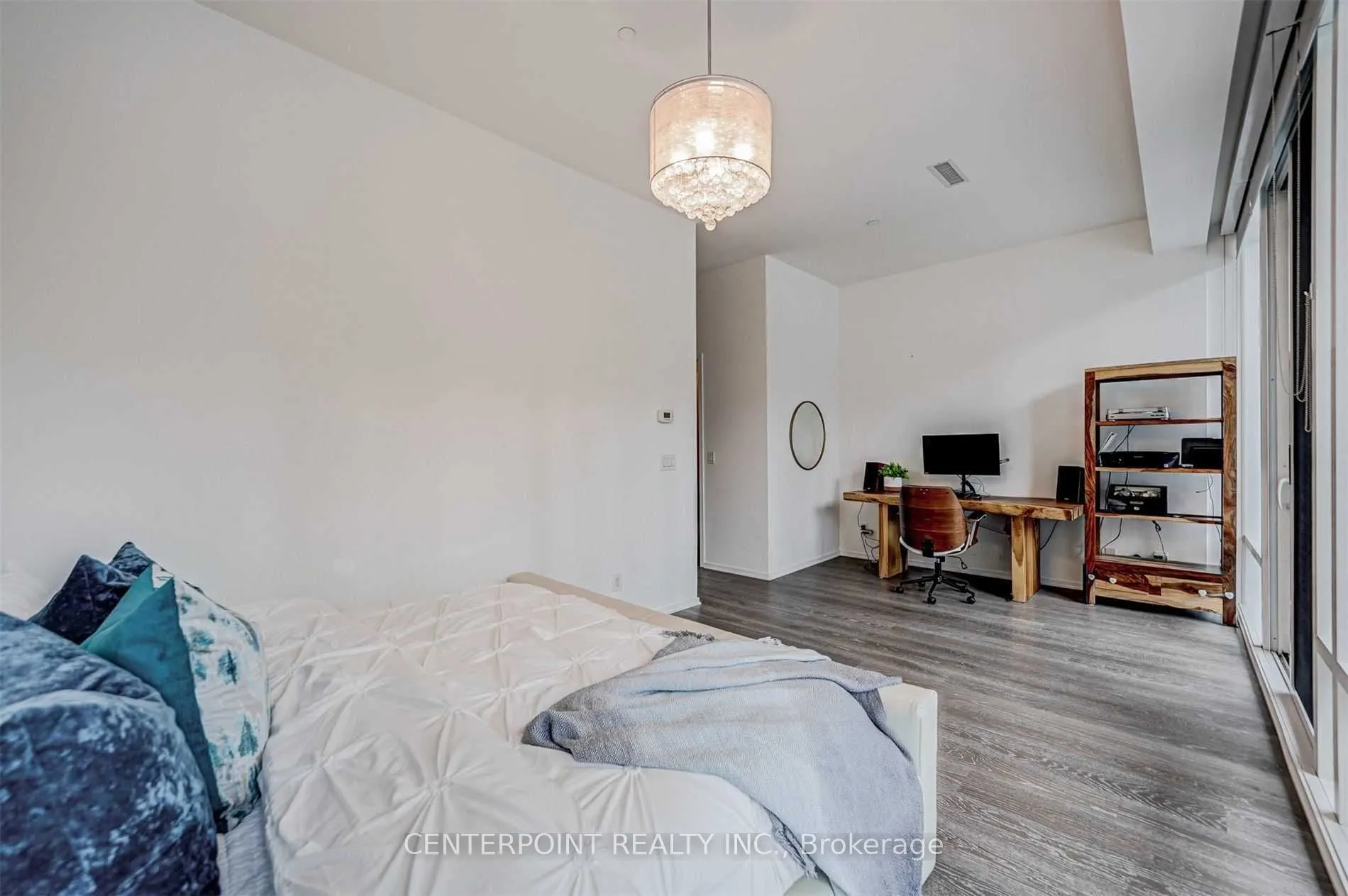 1 Bloor Street E #515