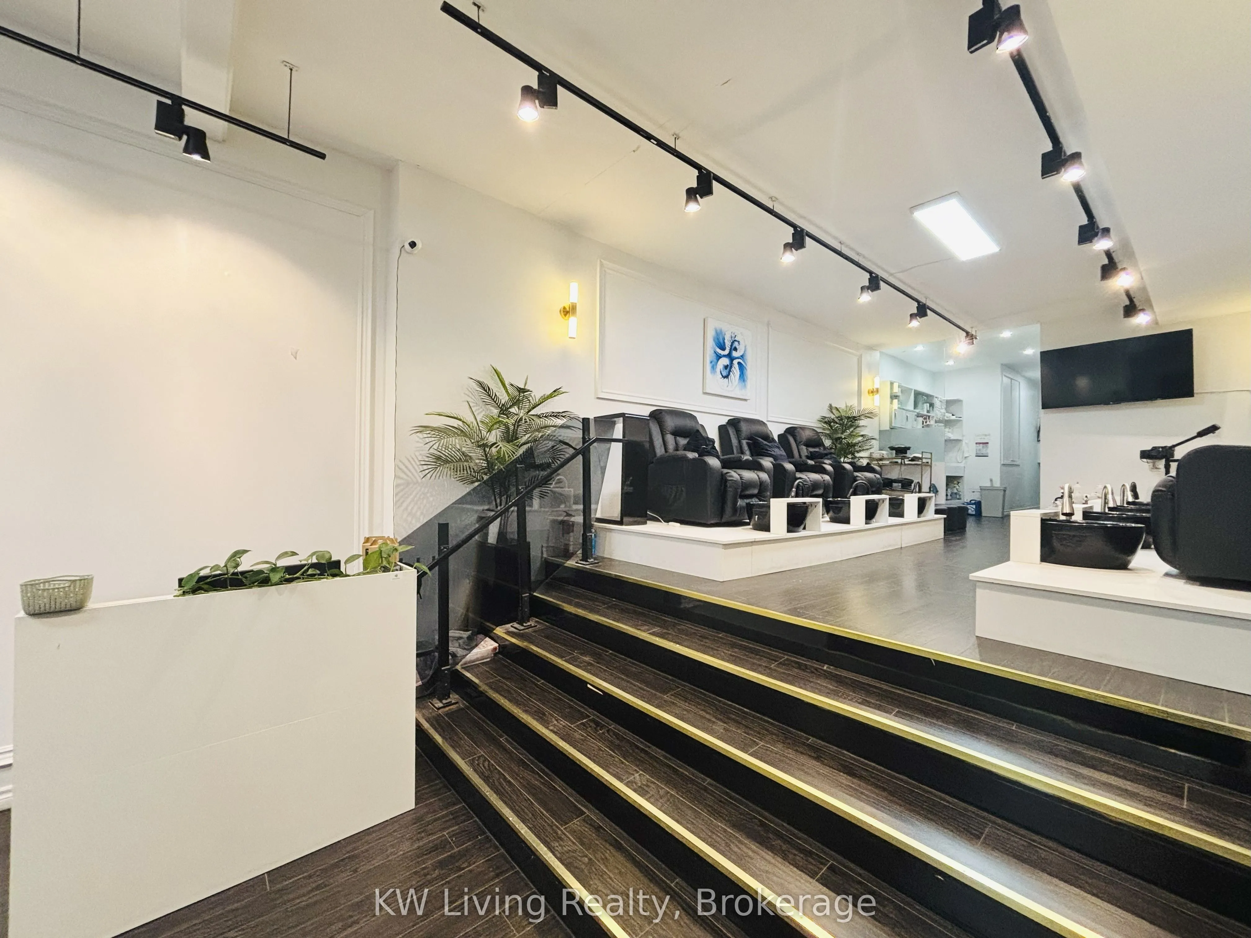 680 Queen Street W