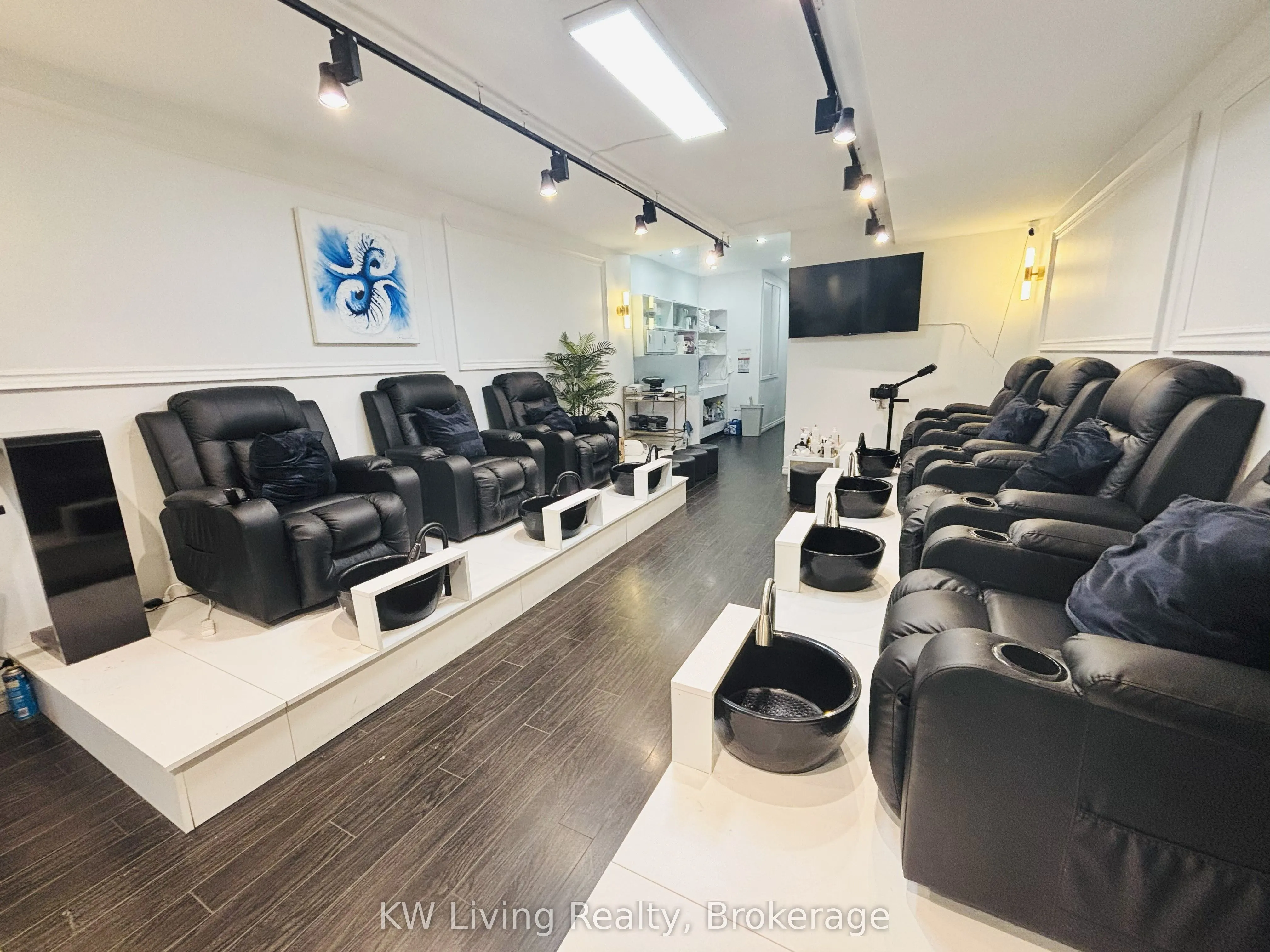 680 Queen Street W