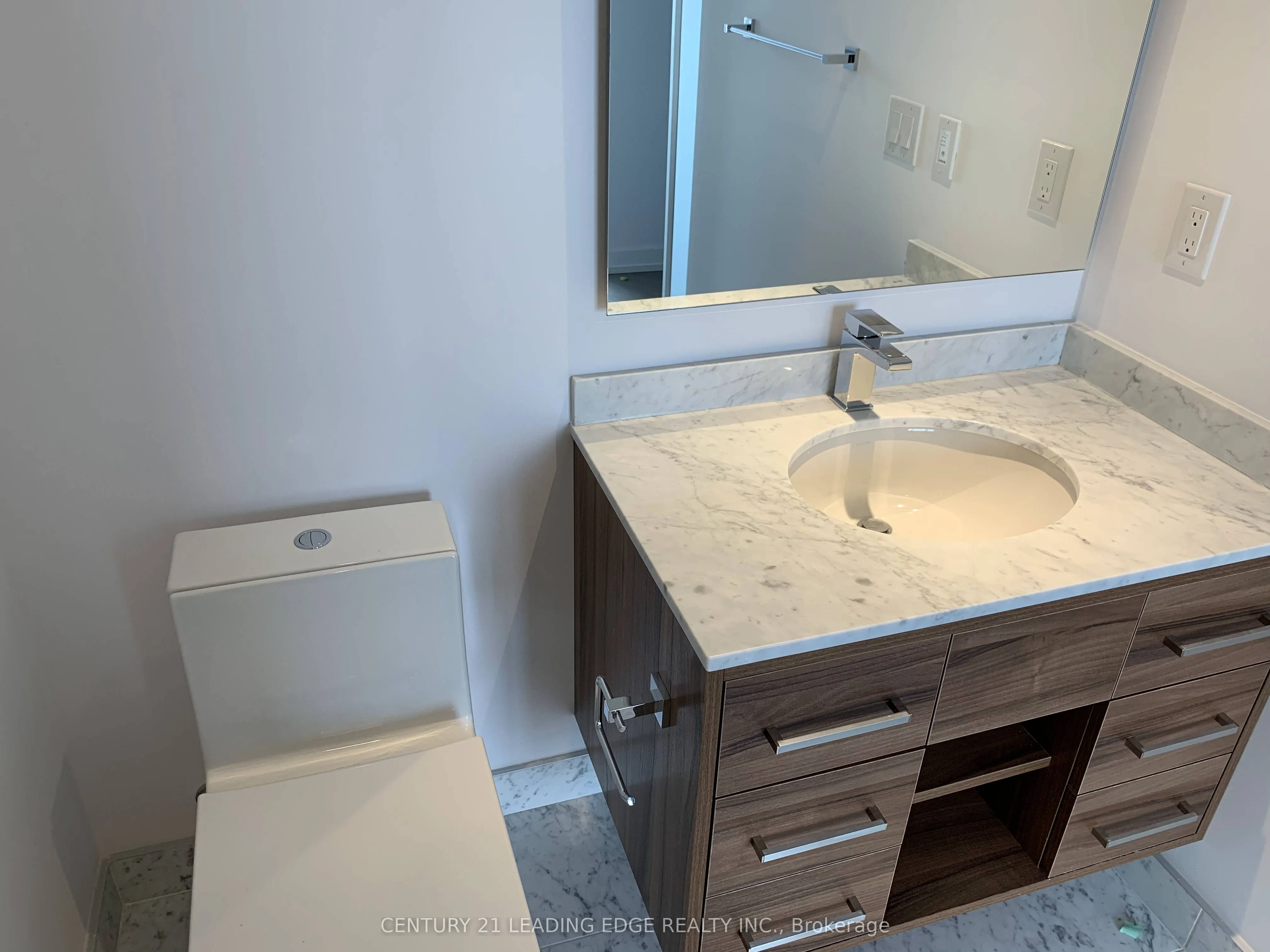 488 University Avenue #3301