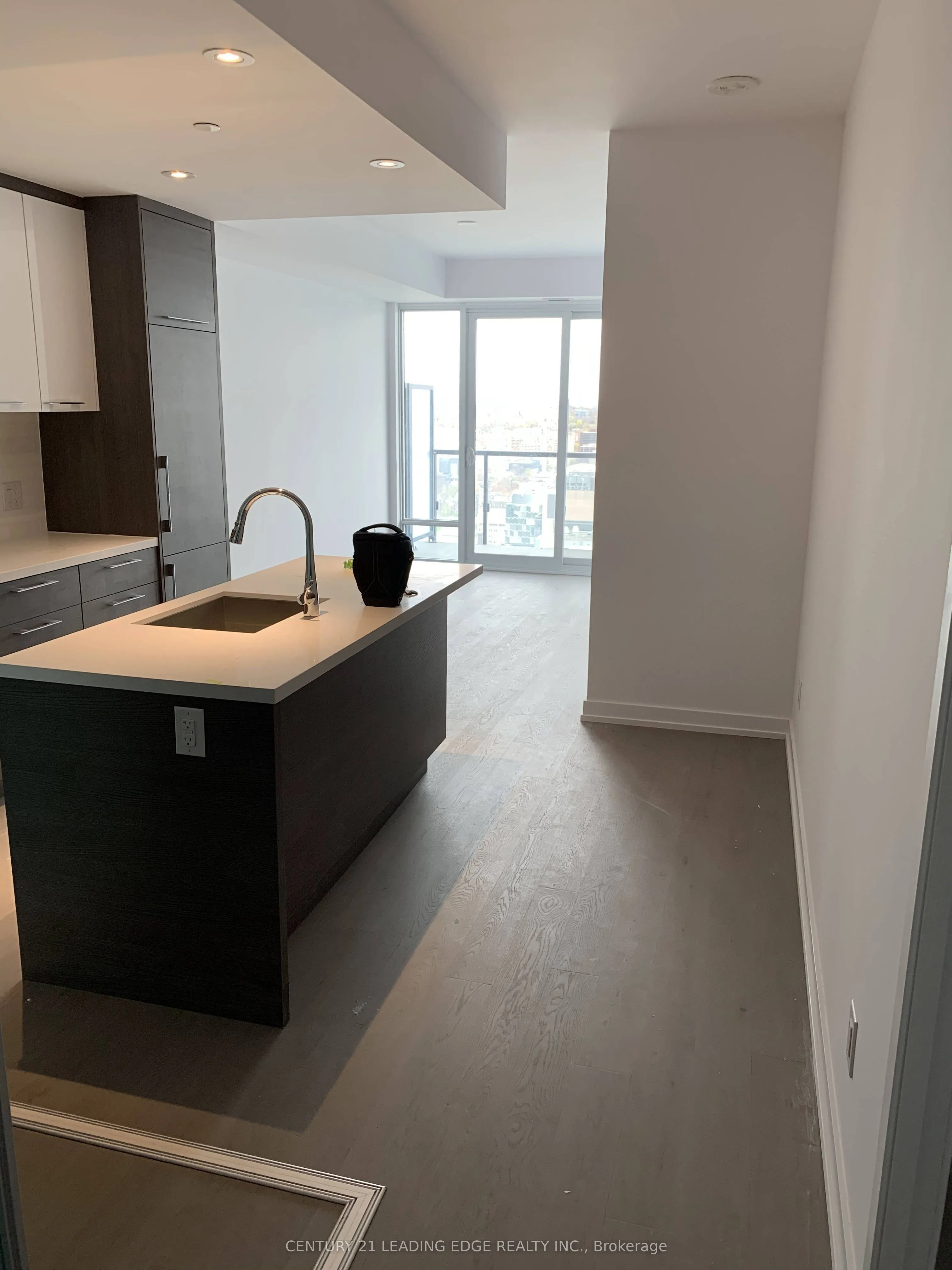 488 University Avenue #3301