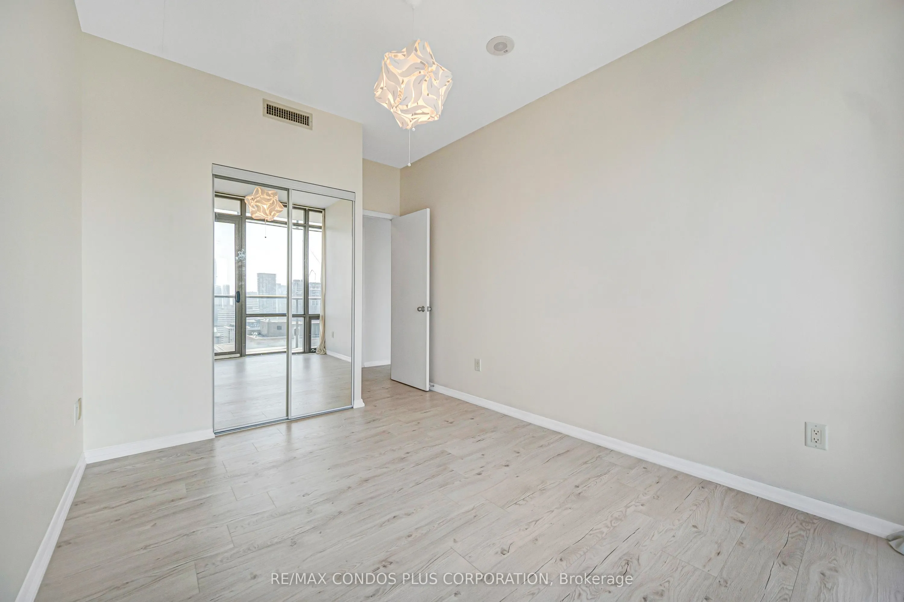 38 Grenville Street #4404