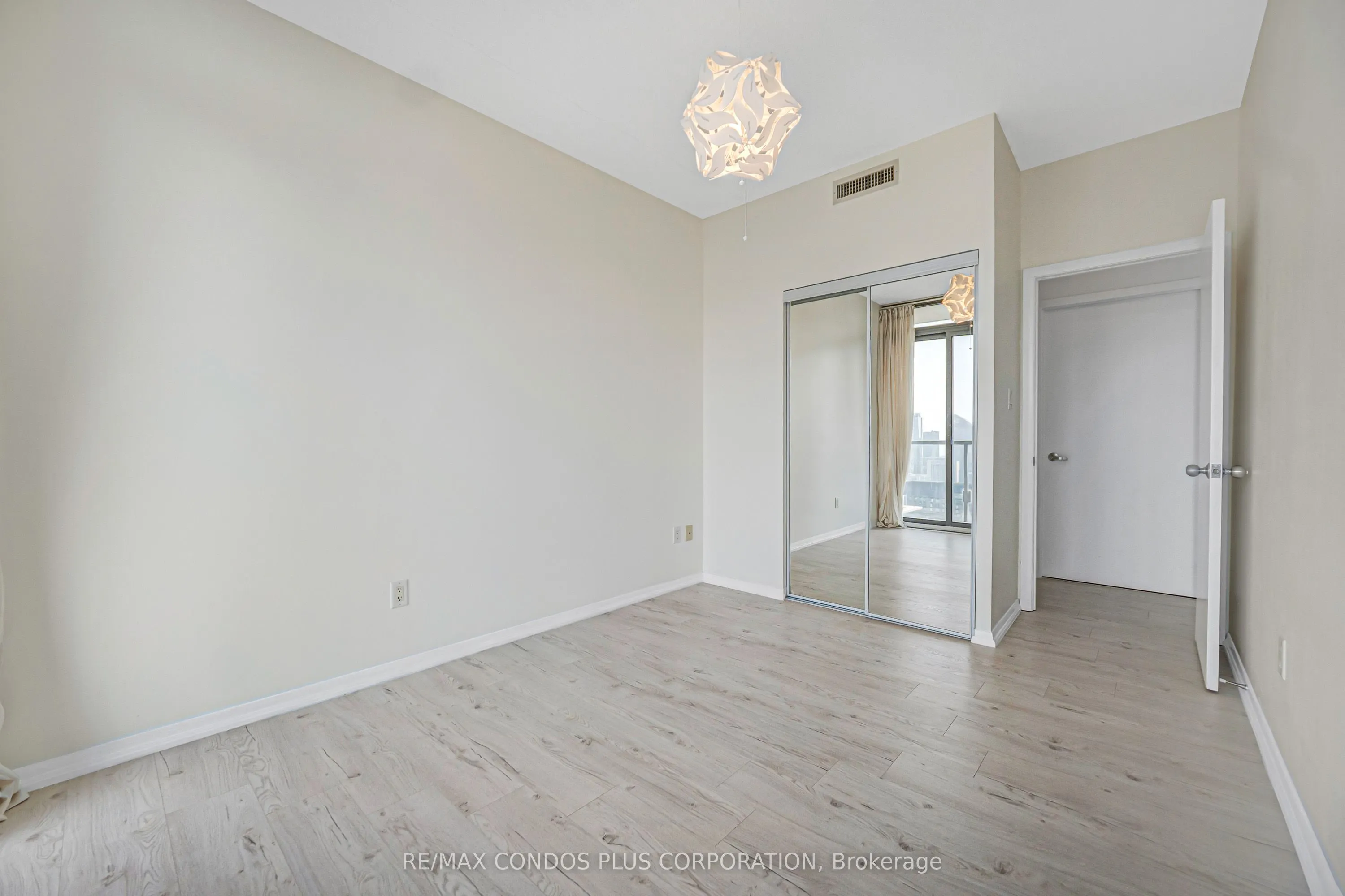 38 Grenville Street #4404