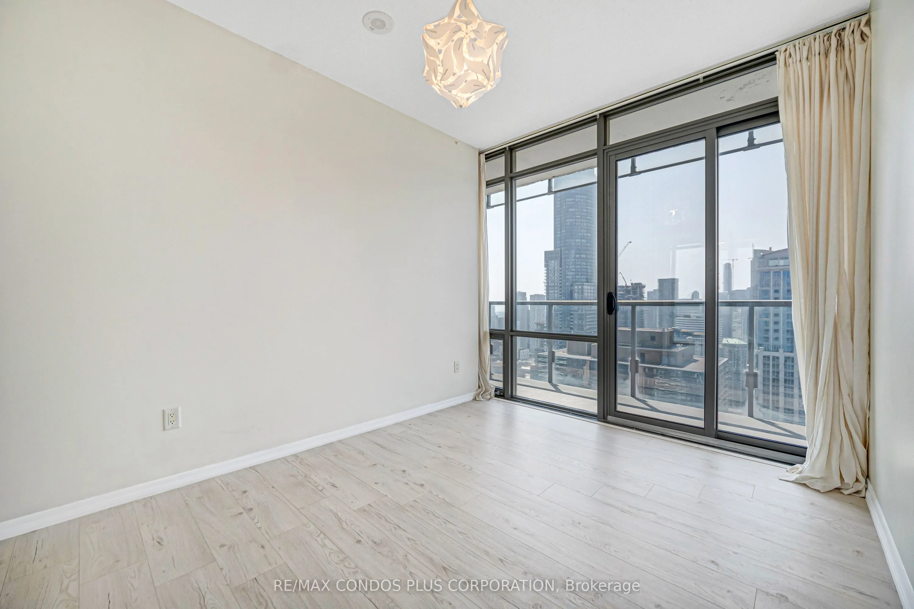 38 Grenville Street #4404