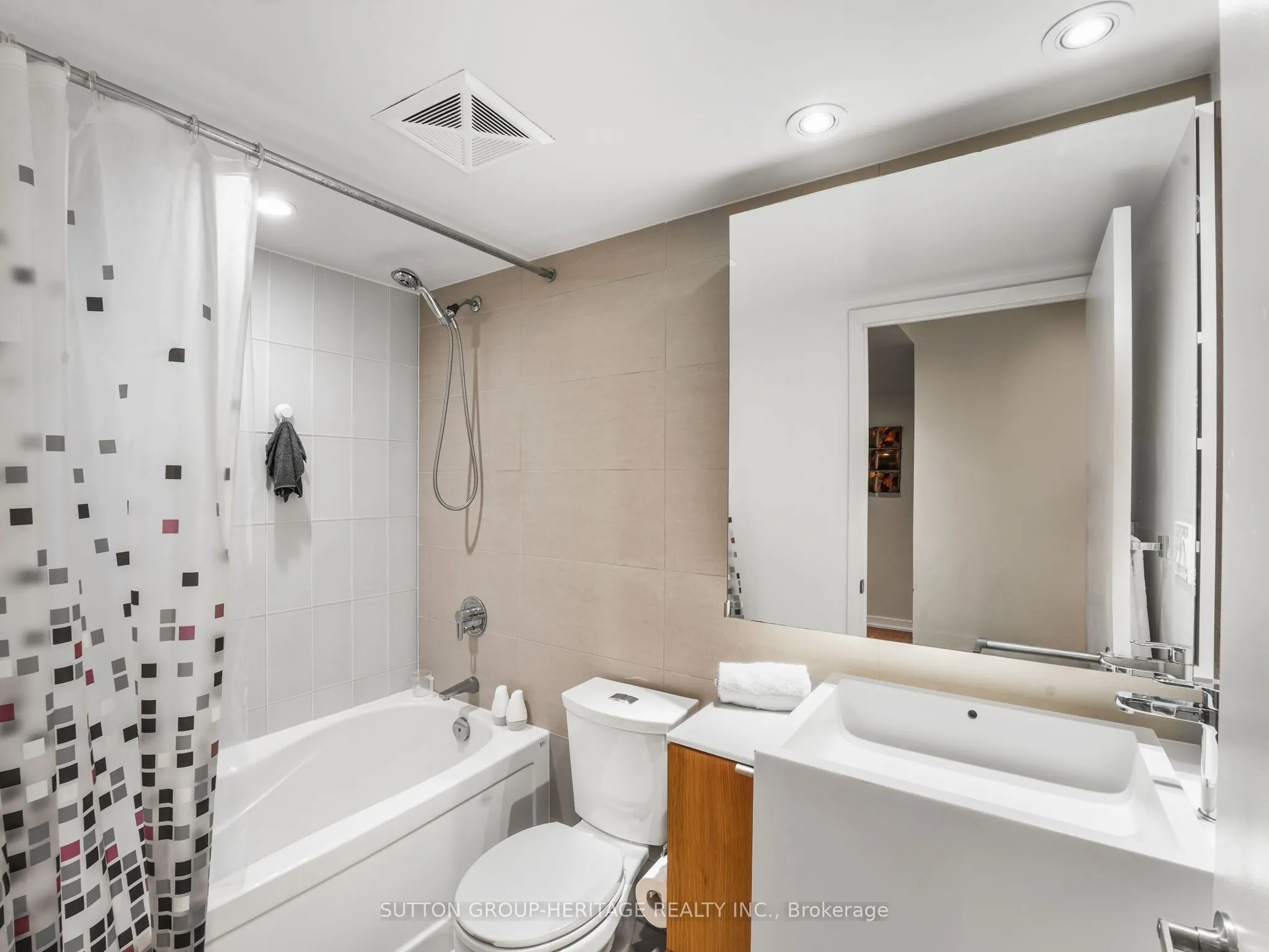 151 Dan Leckie Way #803