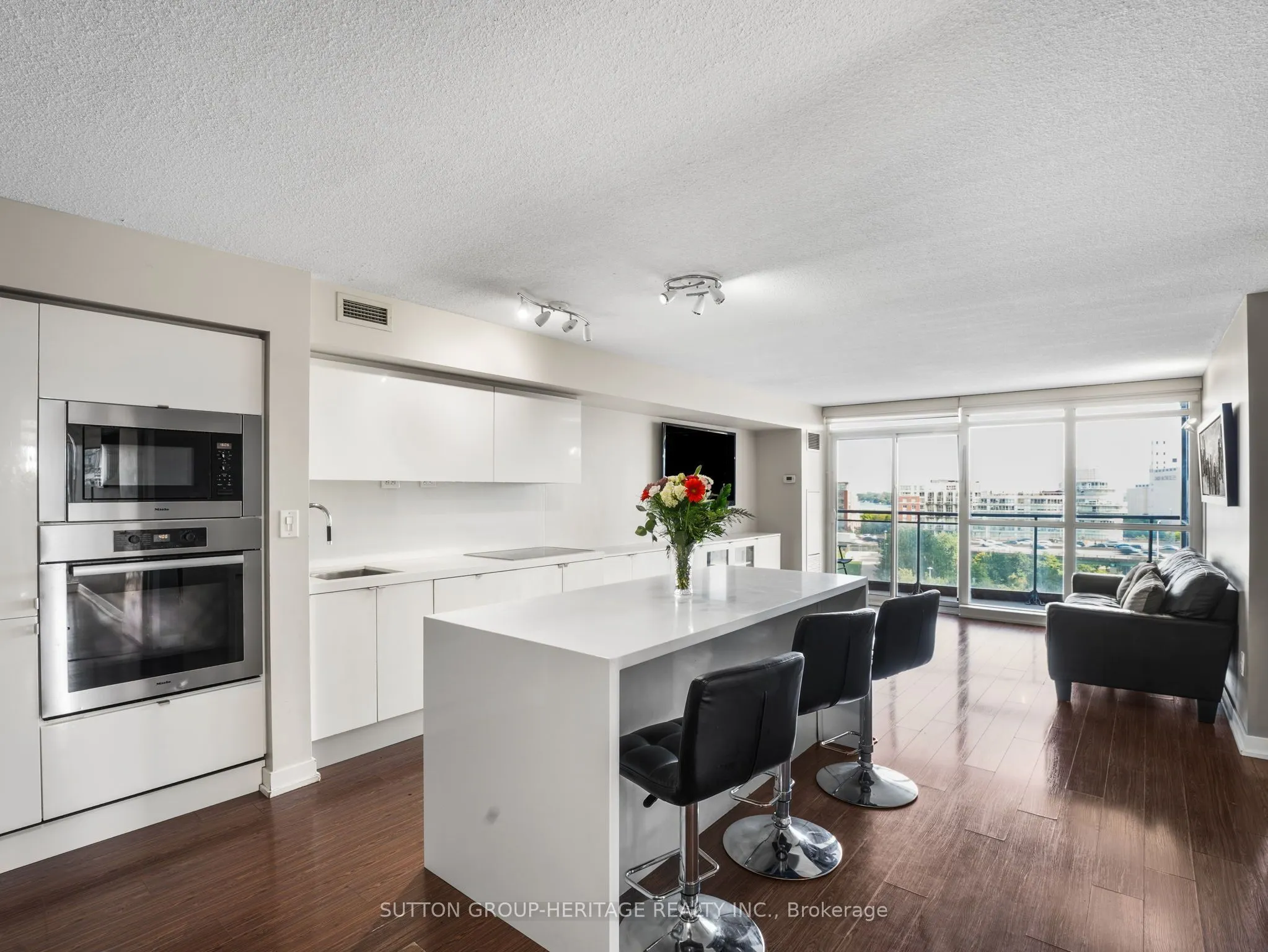 151 Dan Leckie Way #803