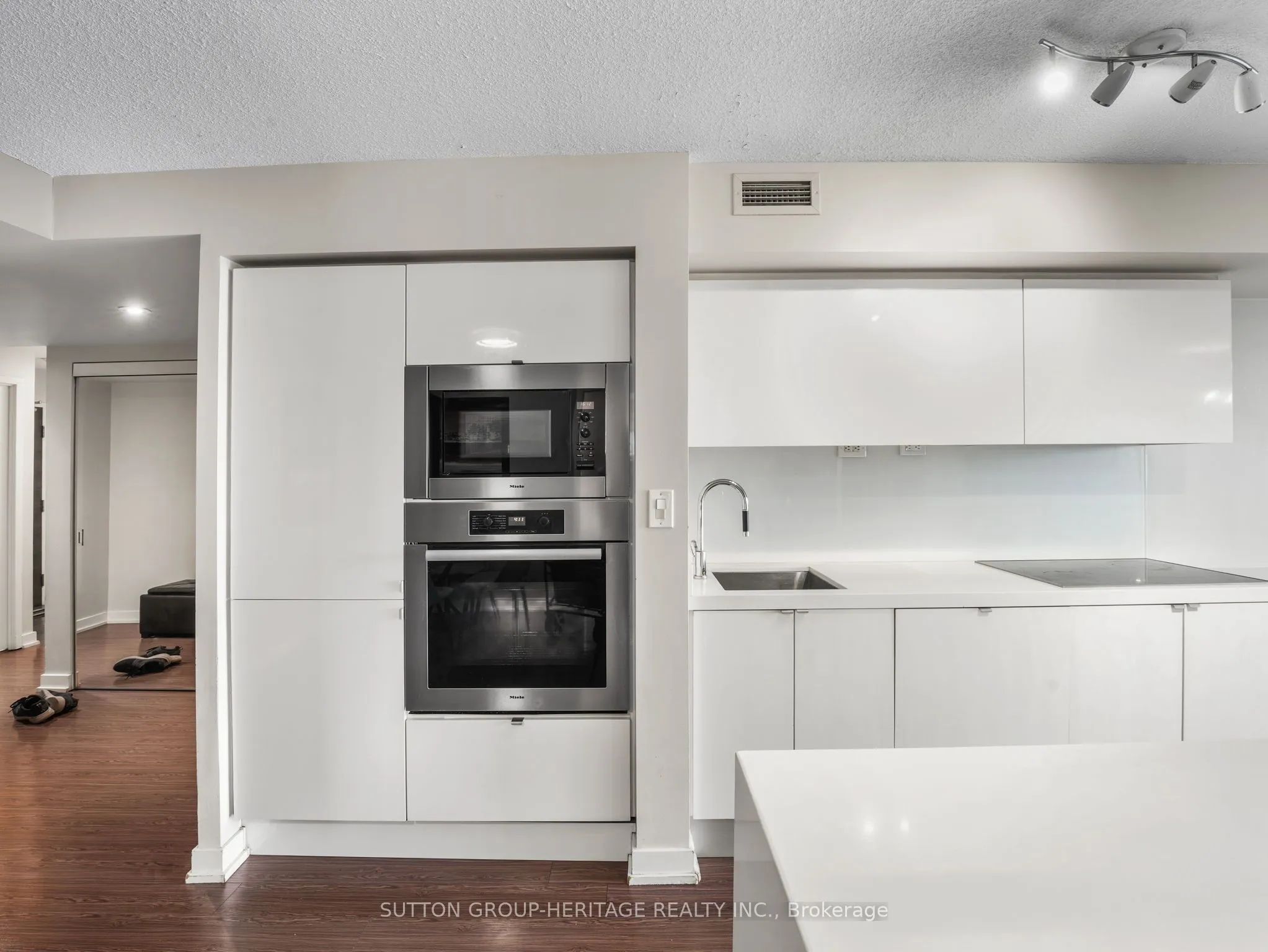 151 Dan Leckie Way #803