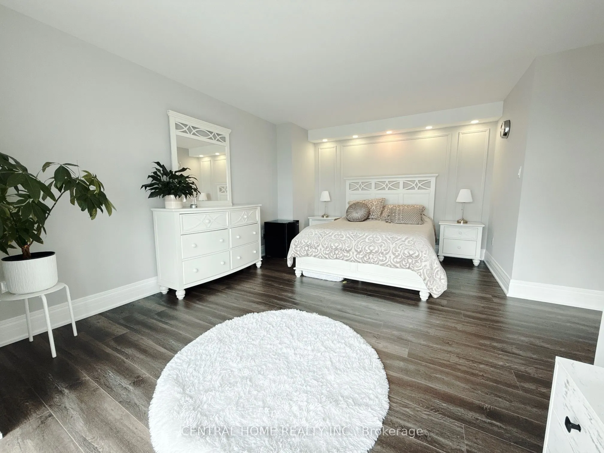 55 Skymark Drive #2703