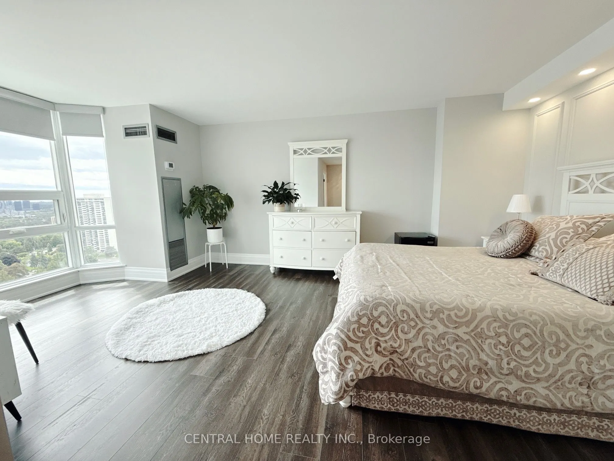 55 Skymark Drive #2703