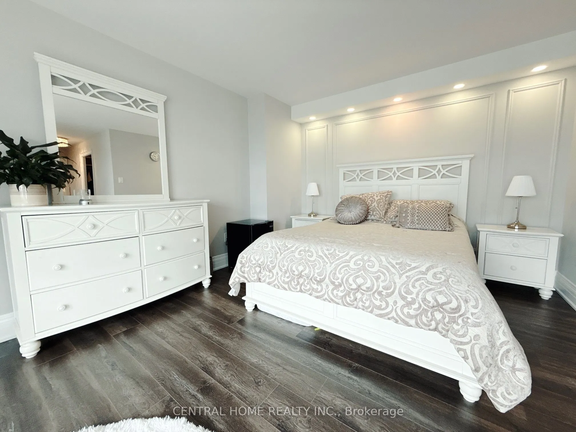 55 Skymark Drive #2703