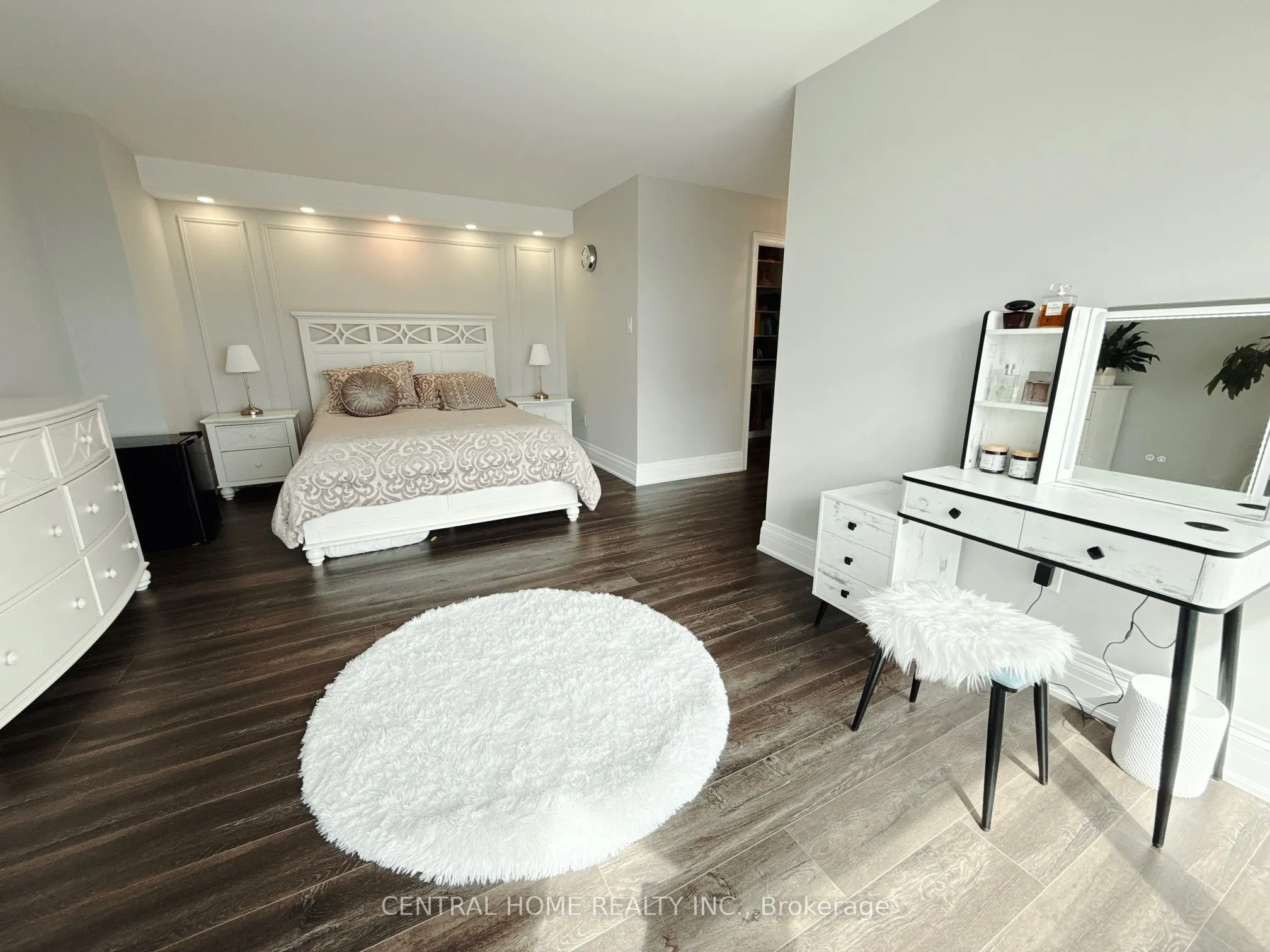 55 Skymark Drive #2703