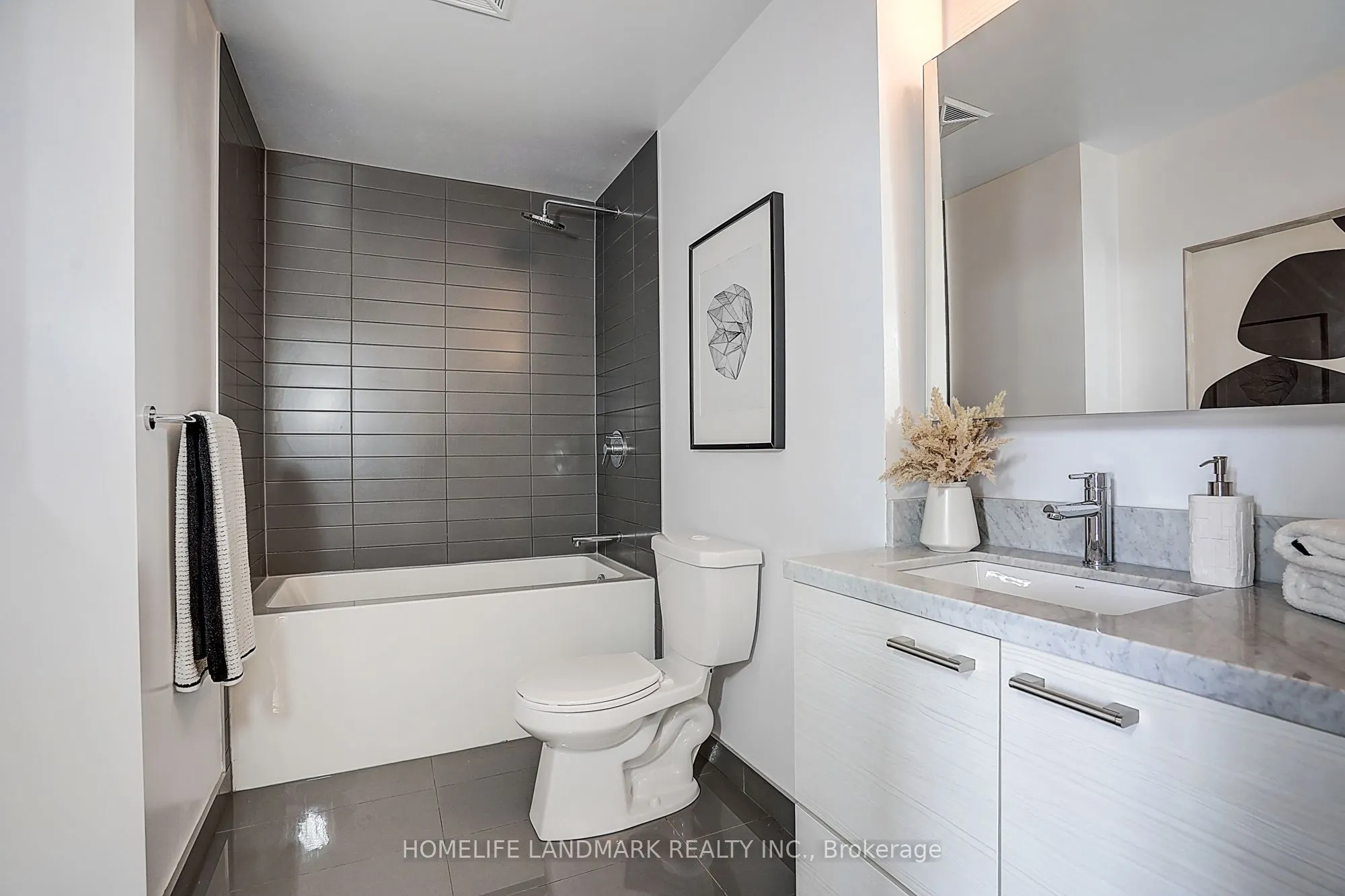 2221 Yonge Street #3304