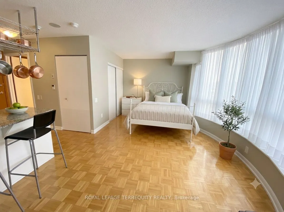 33 Sheppard Avenue E #1009