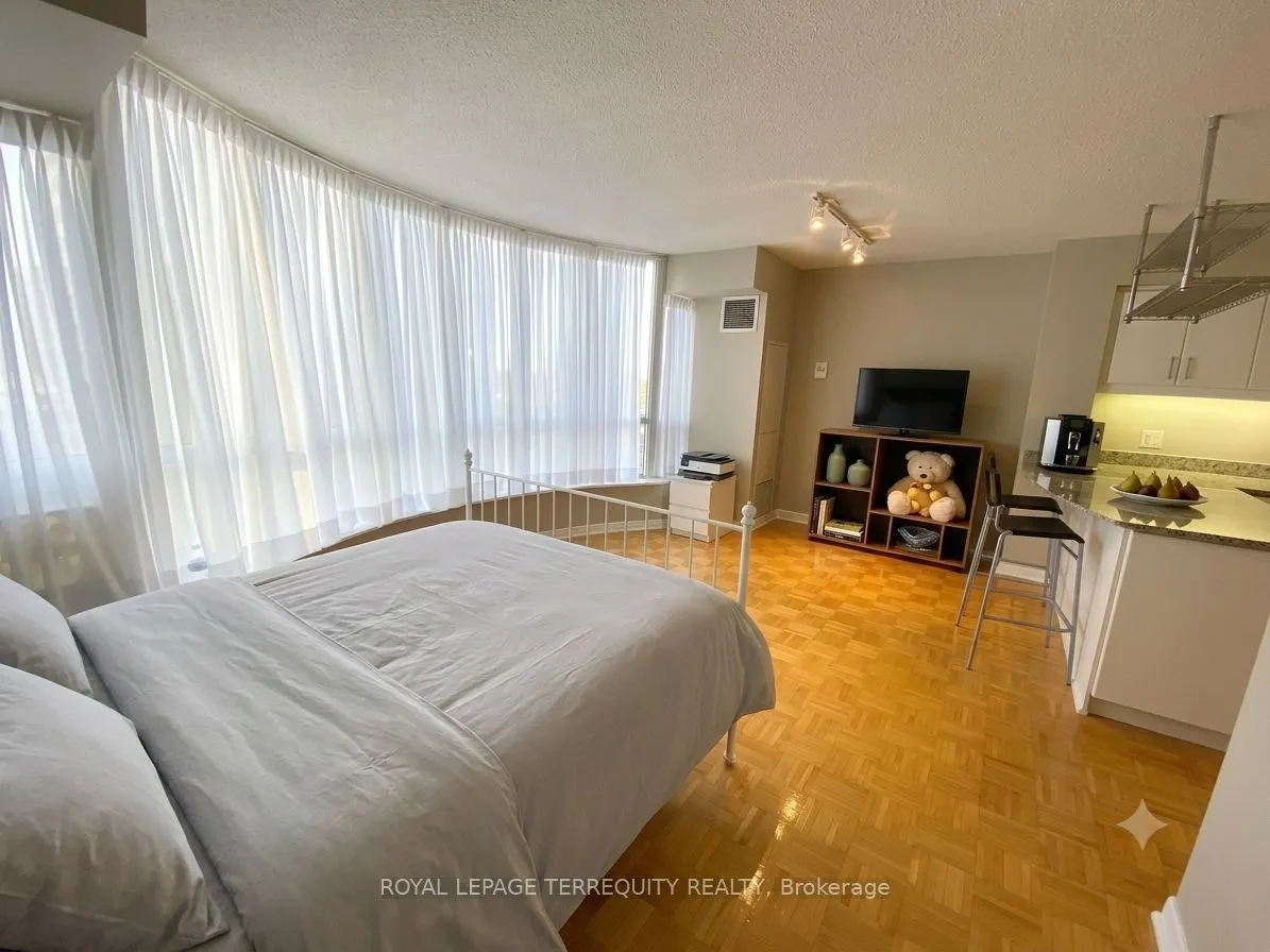 33 Sheppard Avenue E #1009