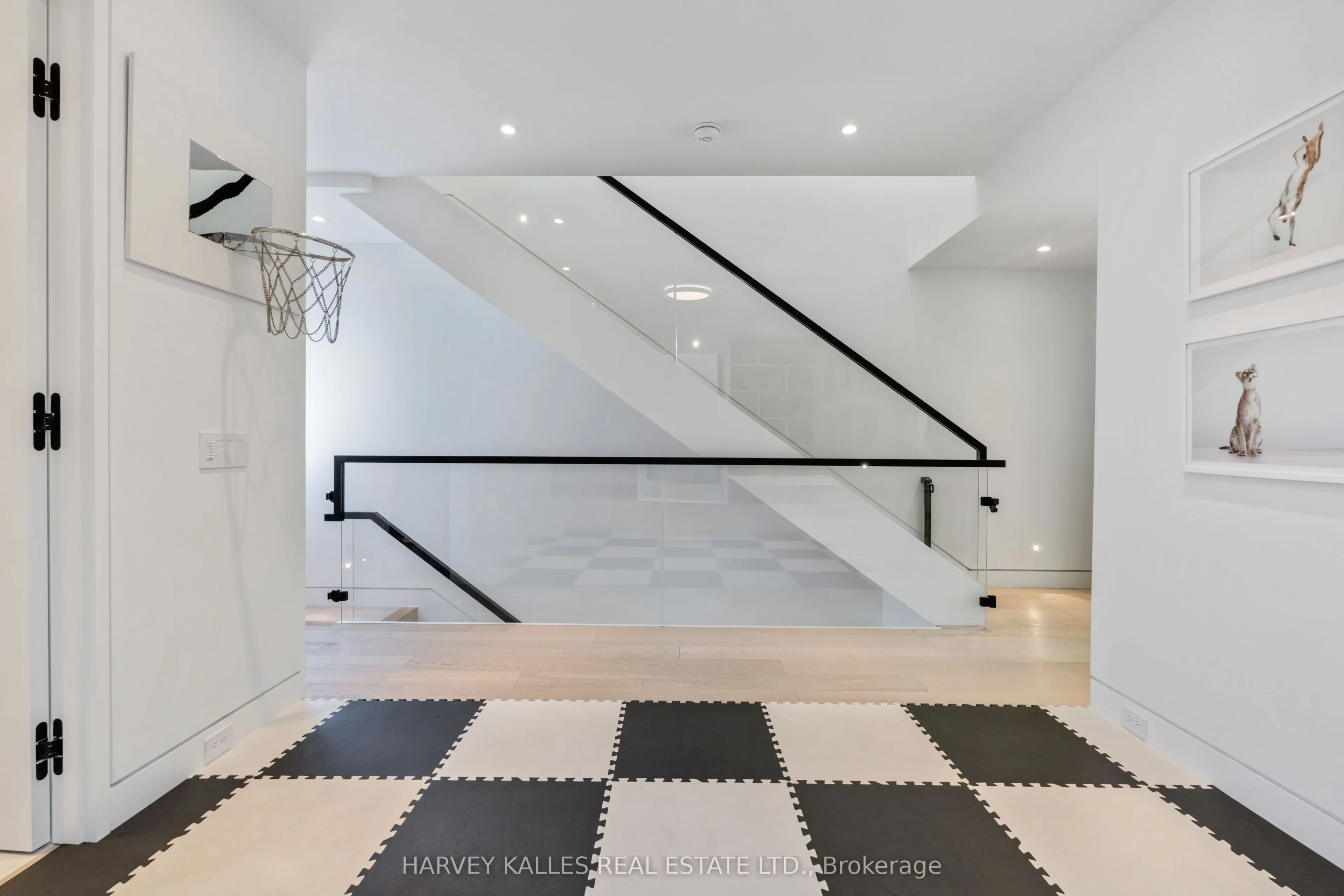40 Thelma Avenue