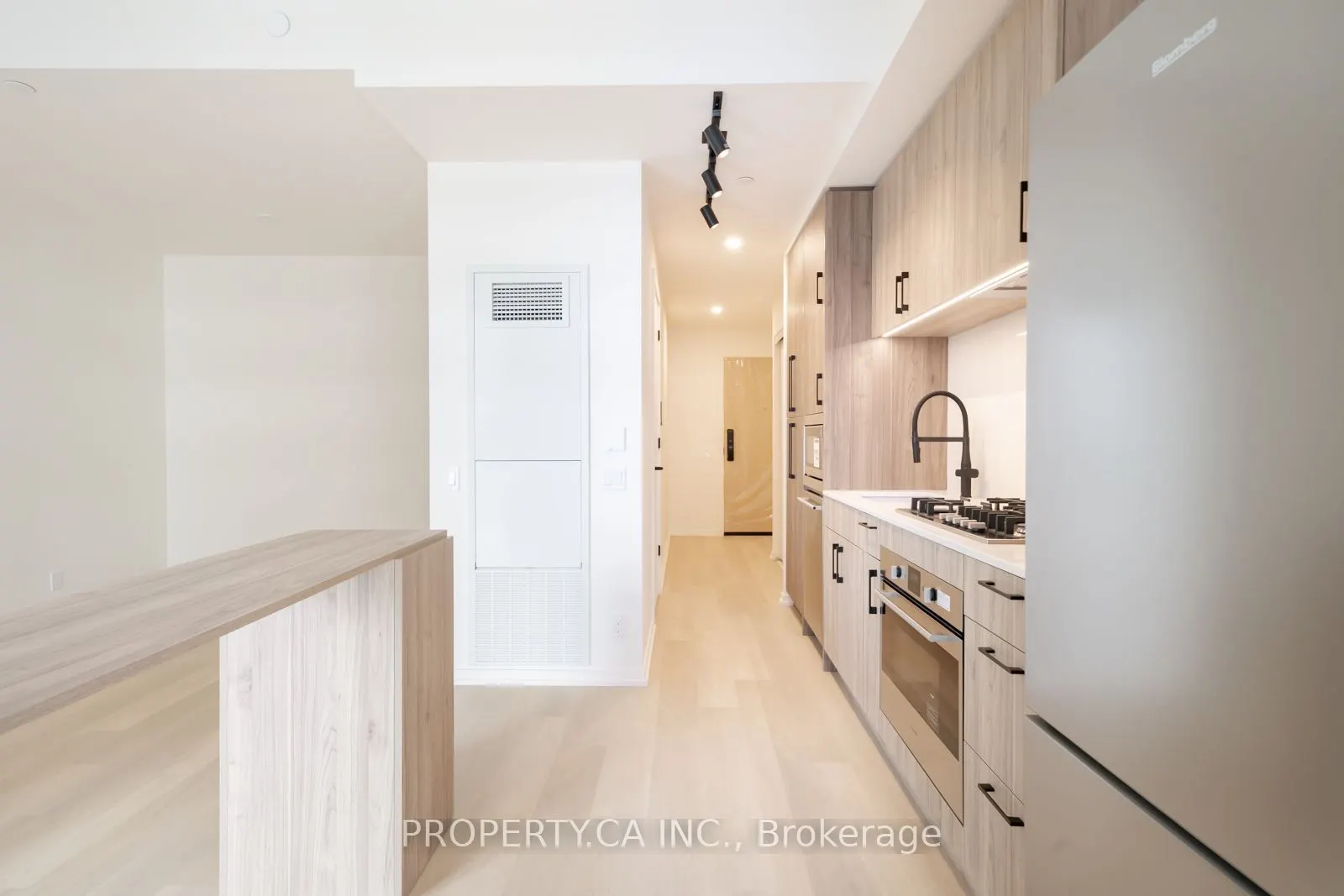 109 Erskine Avenue #1908