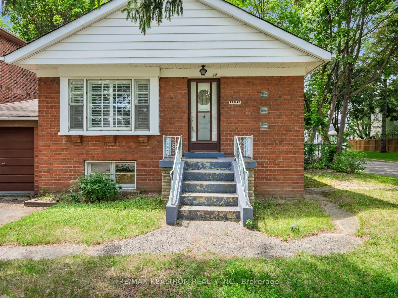 12 Graymar Avenue
