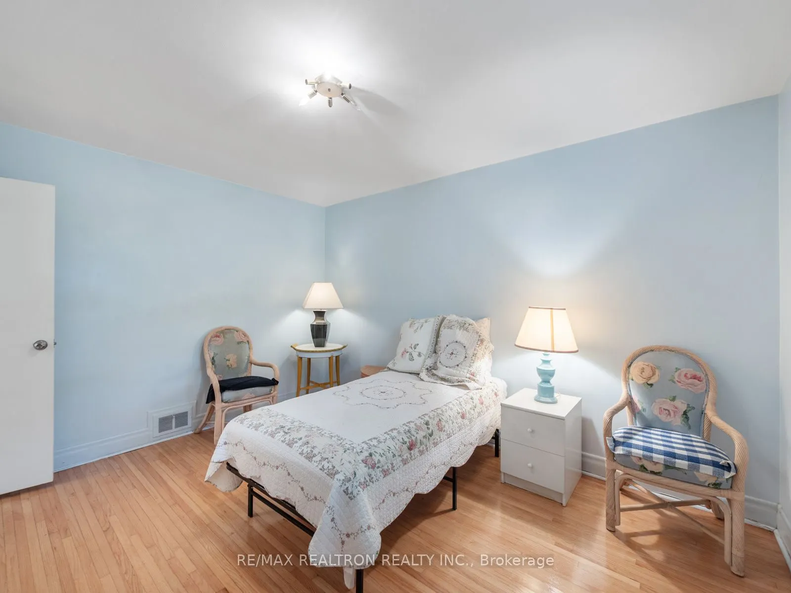 12 Graymar Avenue