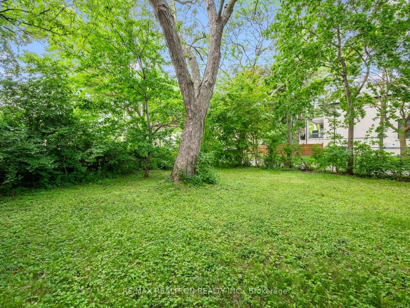 12 Graymar Avenue