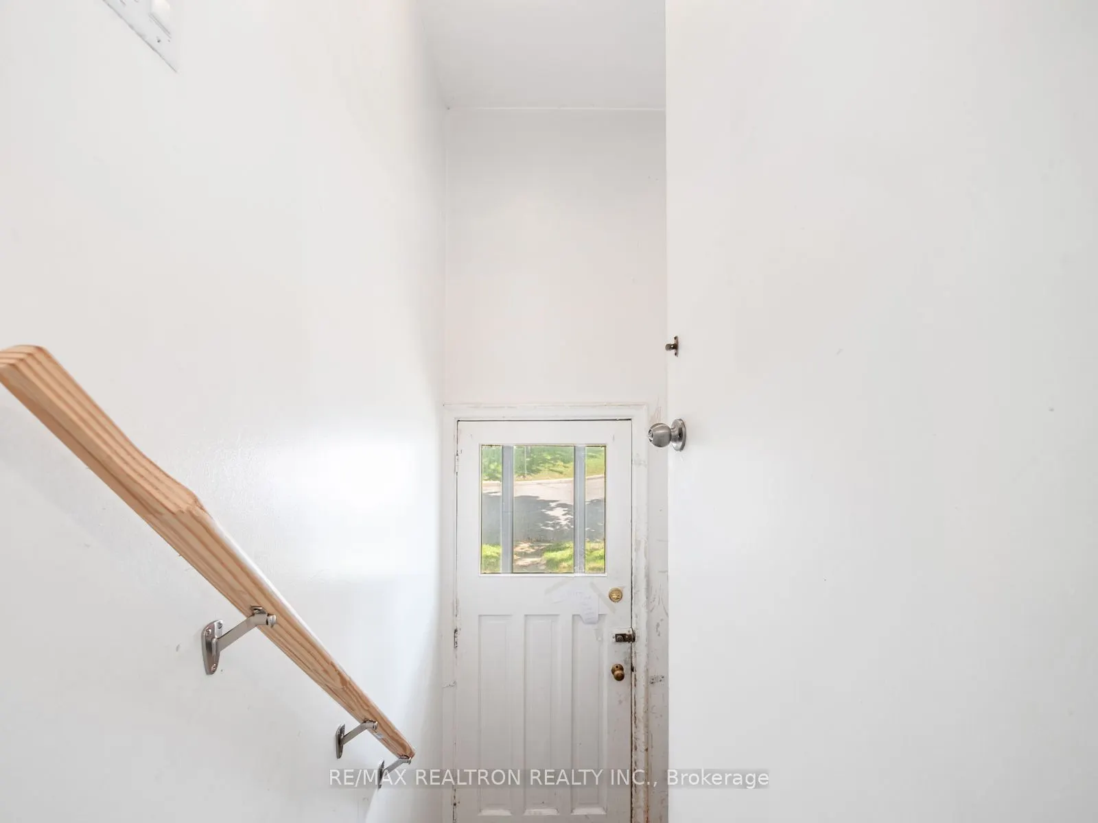 12 Graymar Avenue