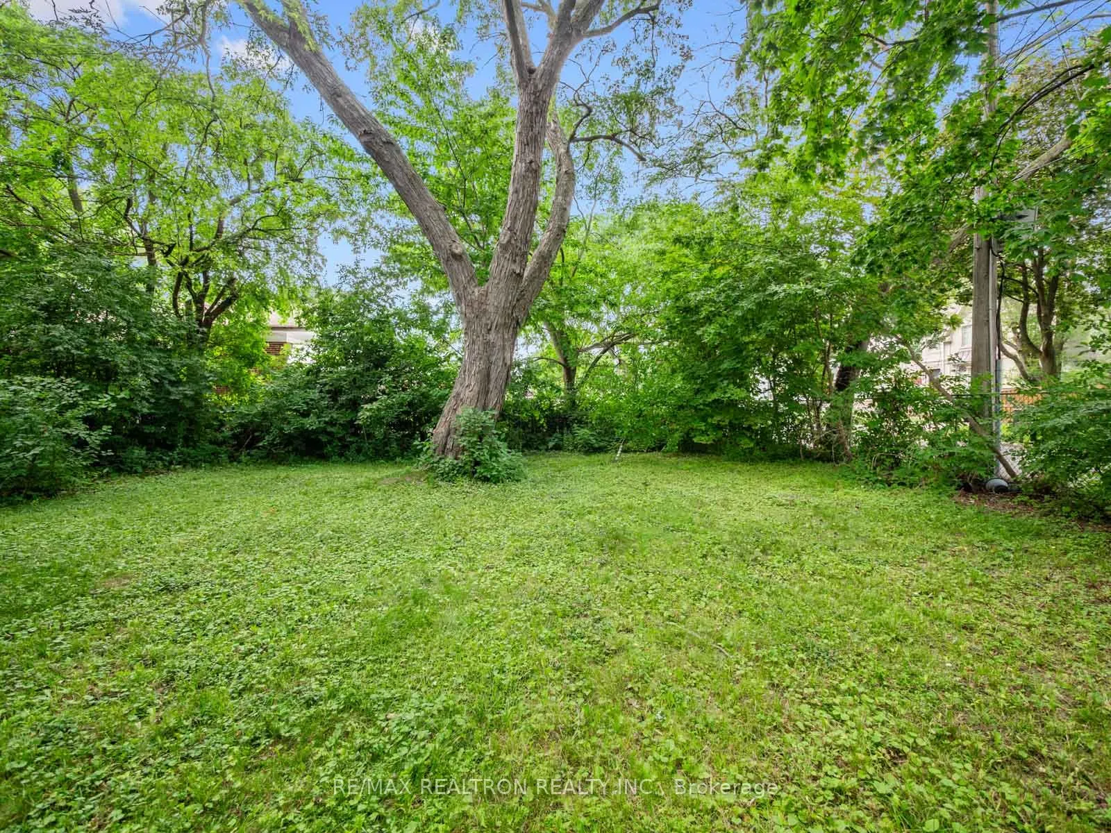 12 Graymar Avenue
