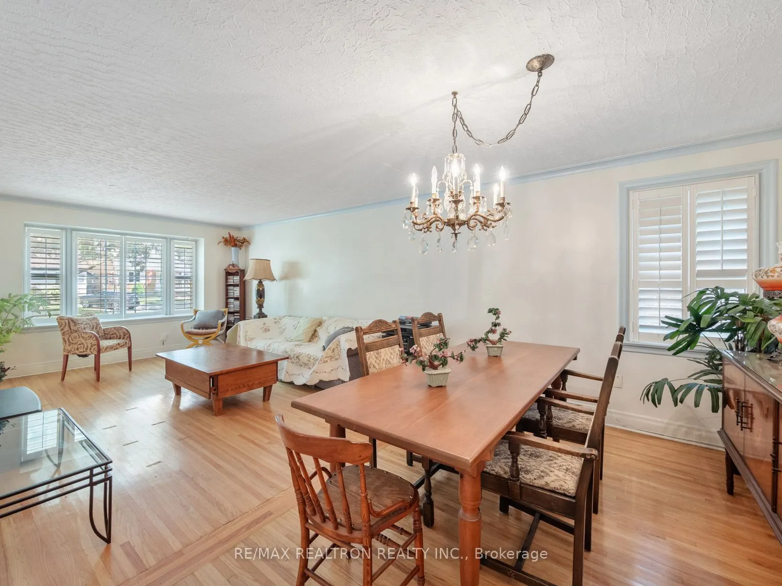 12 Graymar Avenue