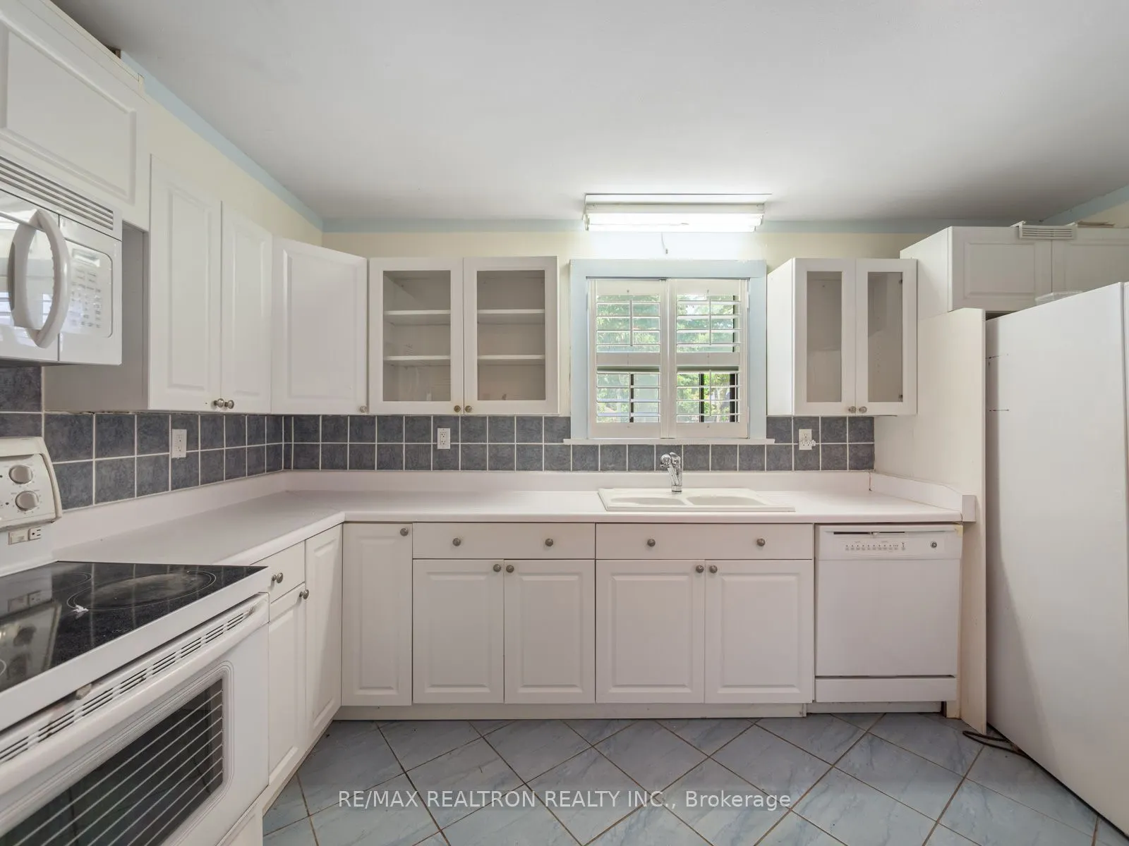 12 Graymar Avenue