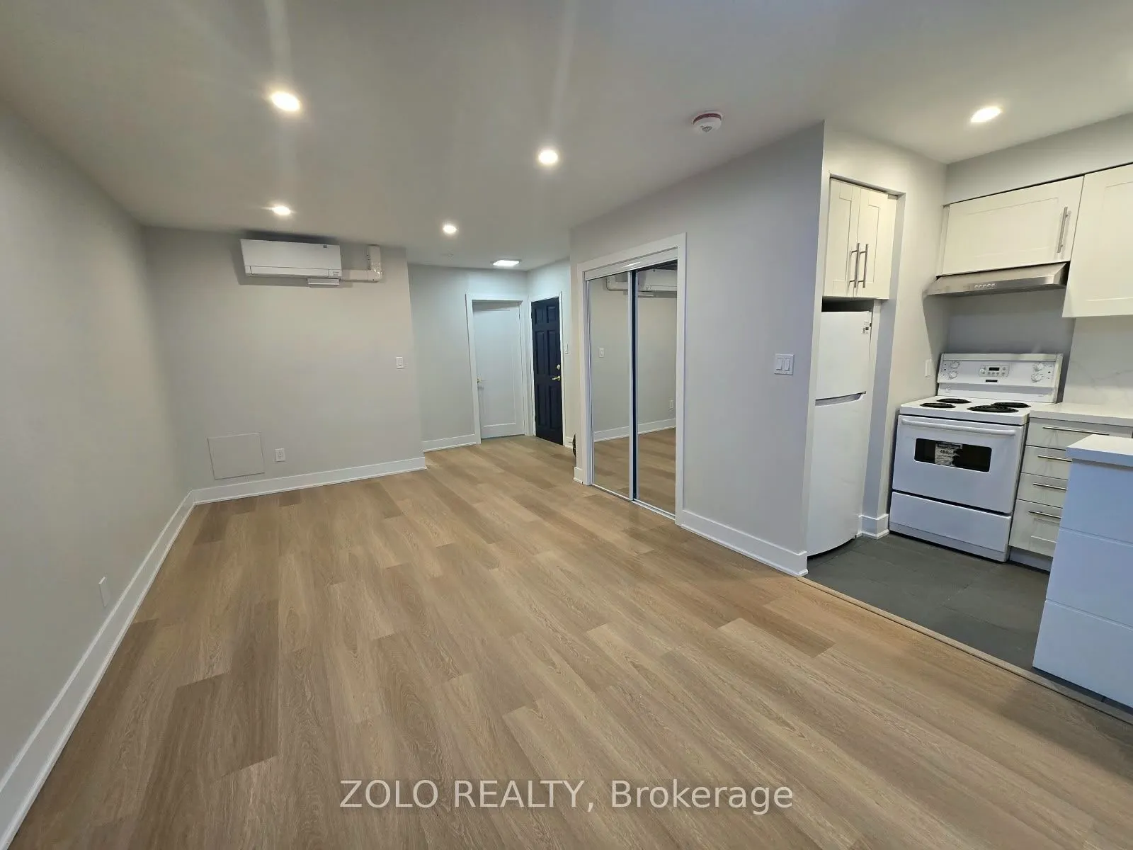 3525 Bathurst Street N ##1