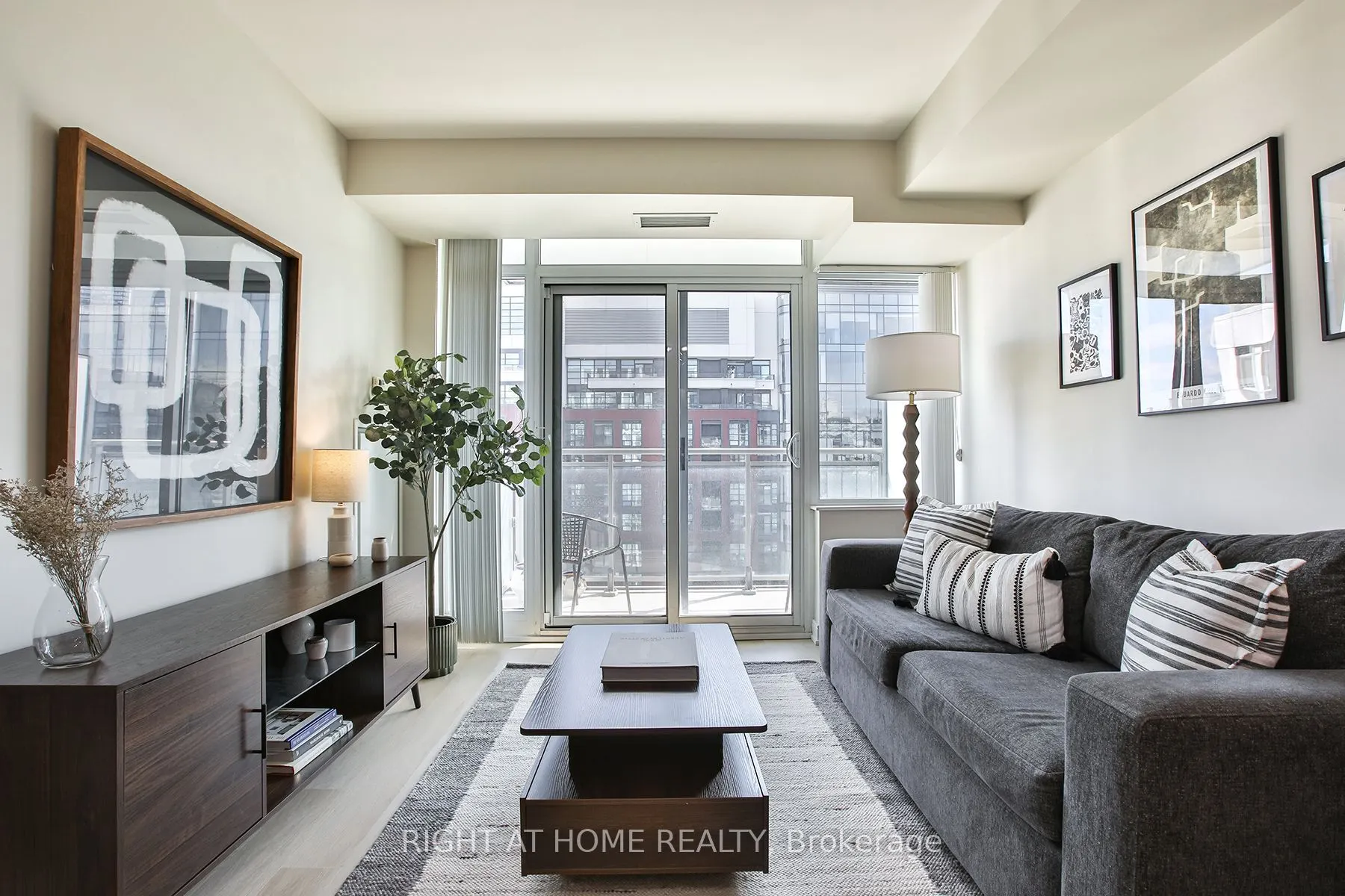 525 Adelaide Street W #1623