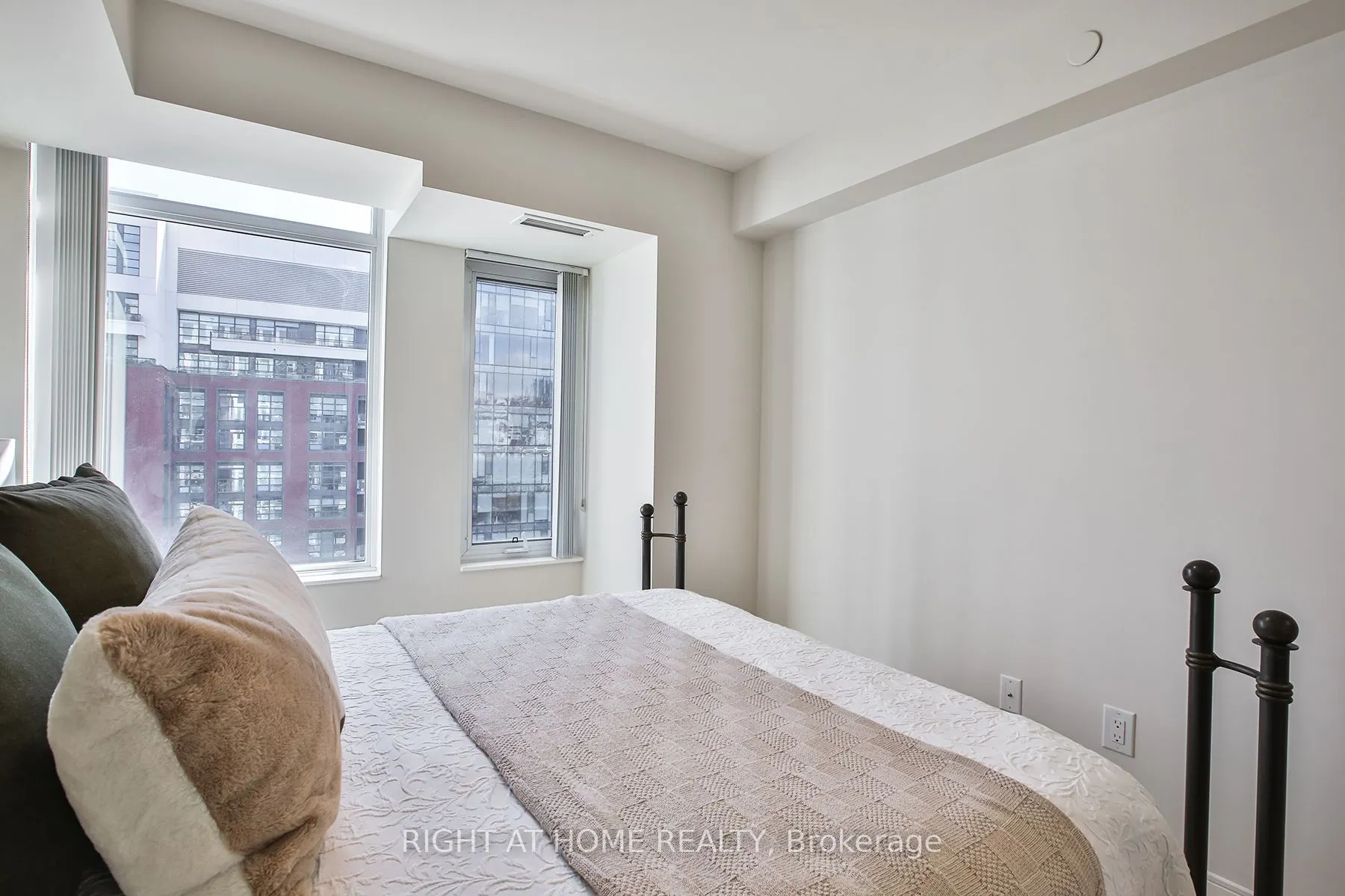 525 Adelaide Street W #1623