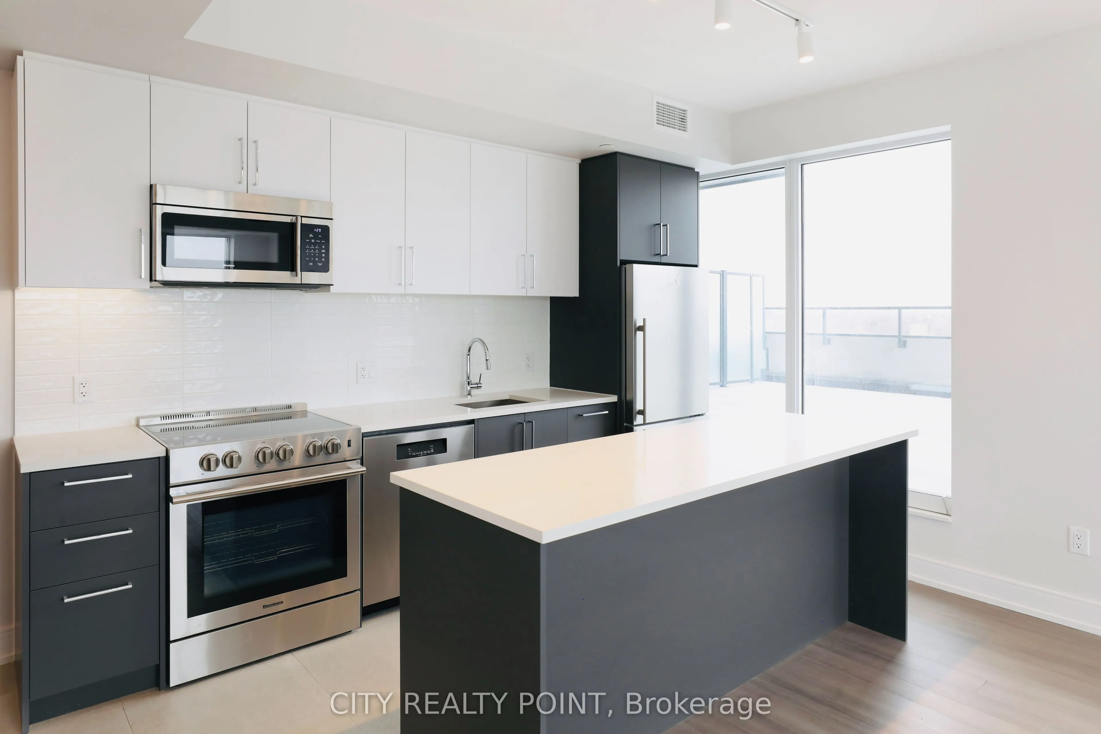 2525 Bathurst Street #909
