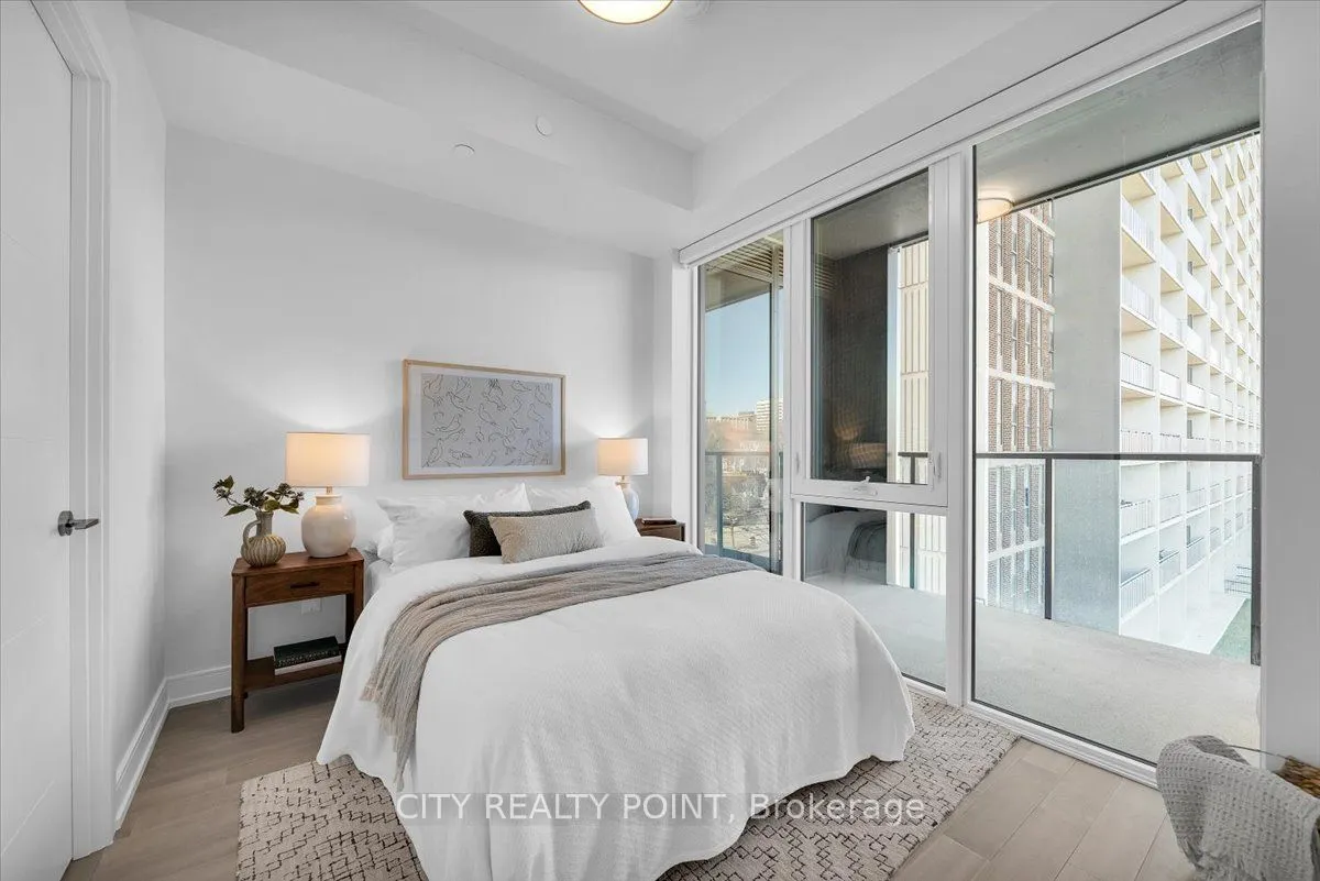 664 Spadina Avenue #201