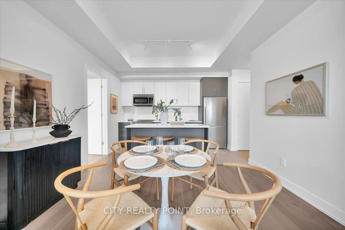 664 Spadina Avenue #201