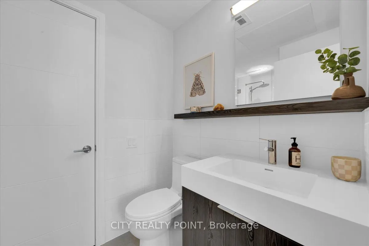 664 Spadina Avenue #201