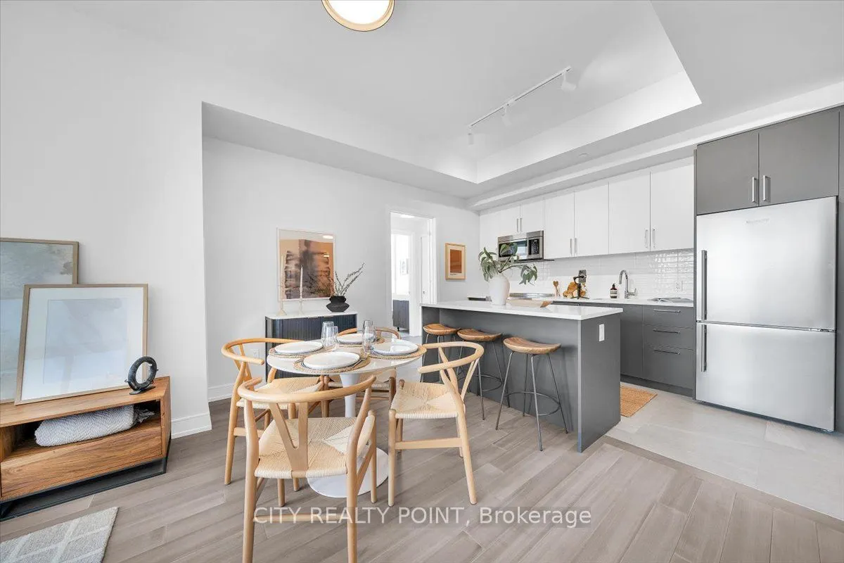 664 Spadina Avenue #201