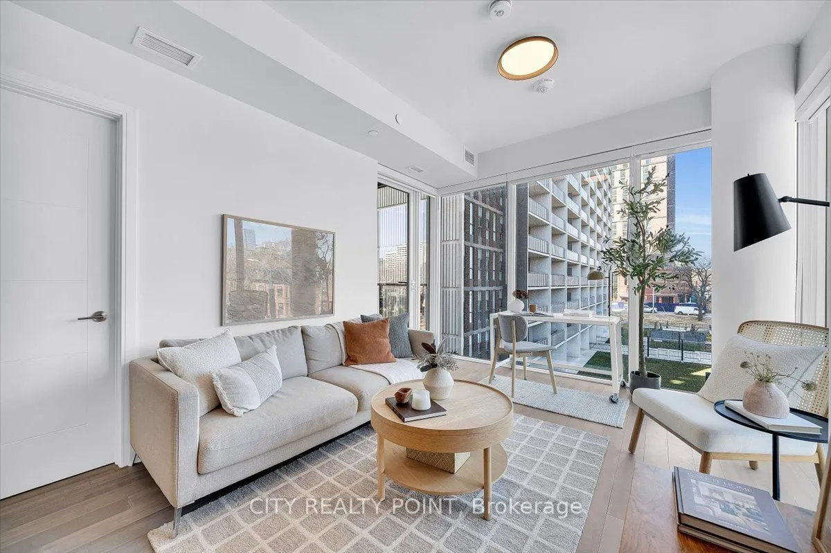 664 Spadina Avenue #201