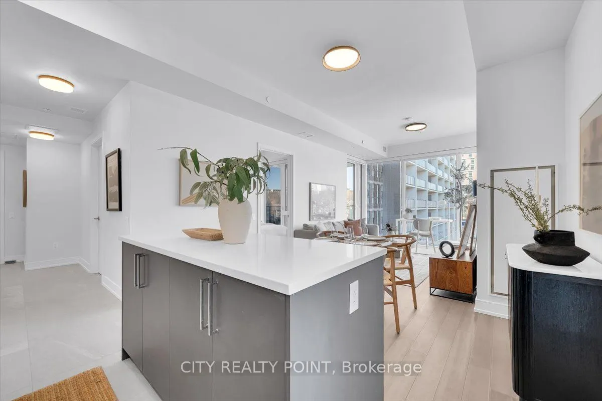 664 Spadina Avenue #201