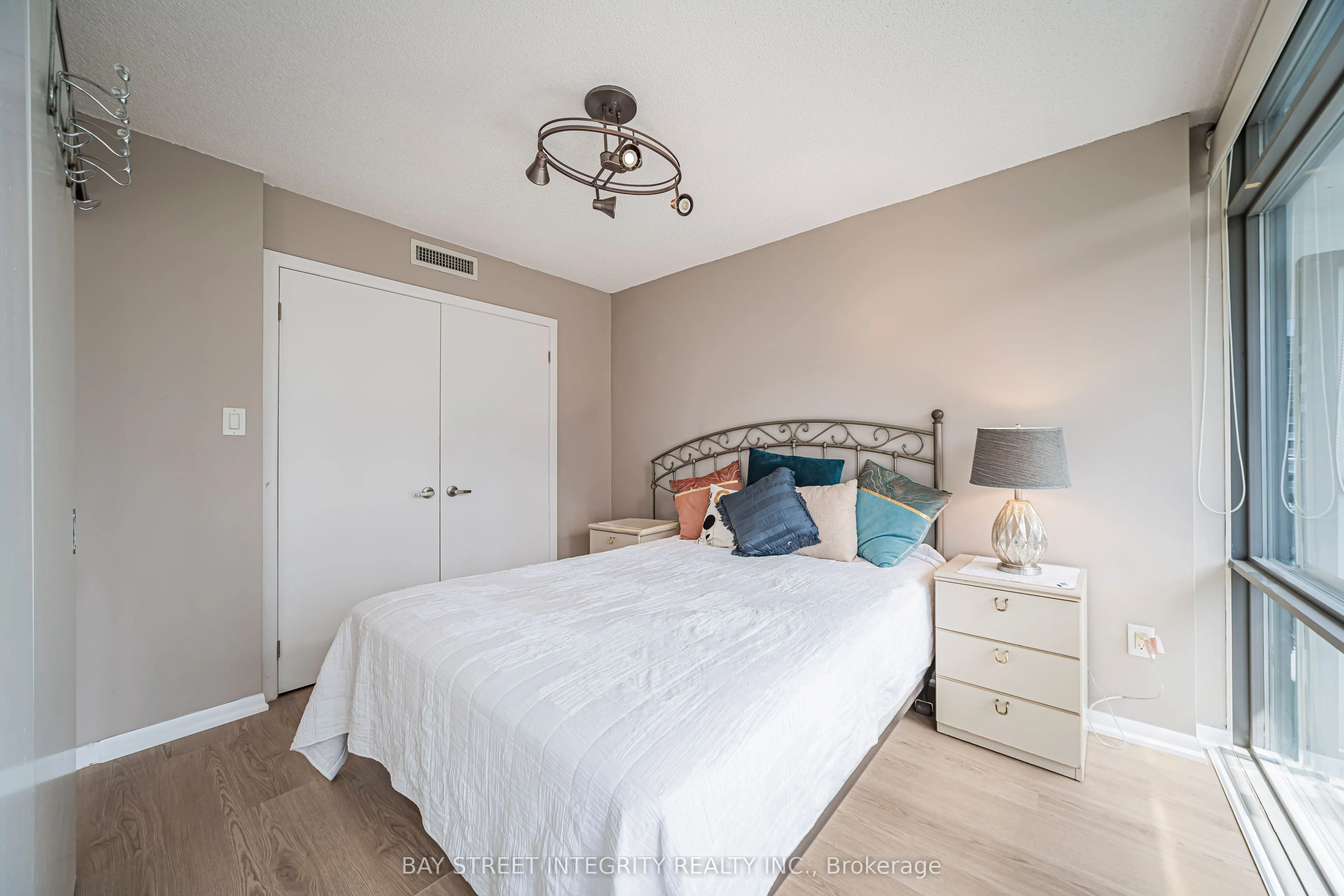 38 Grenville Street #1406