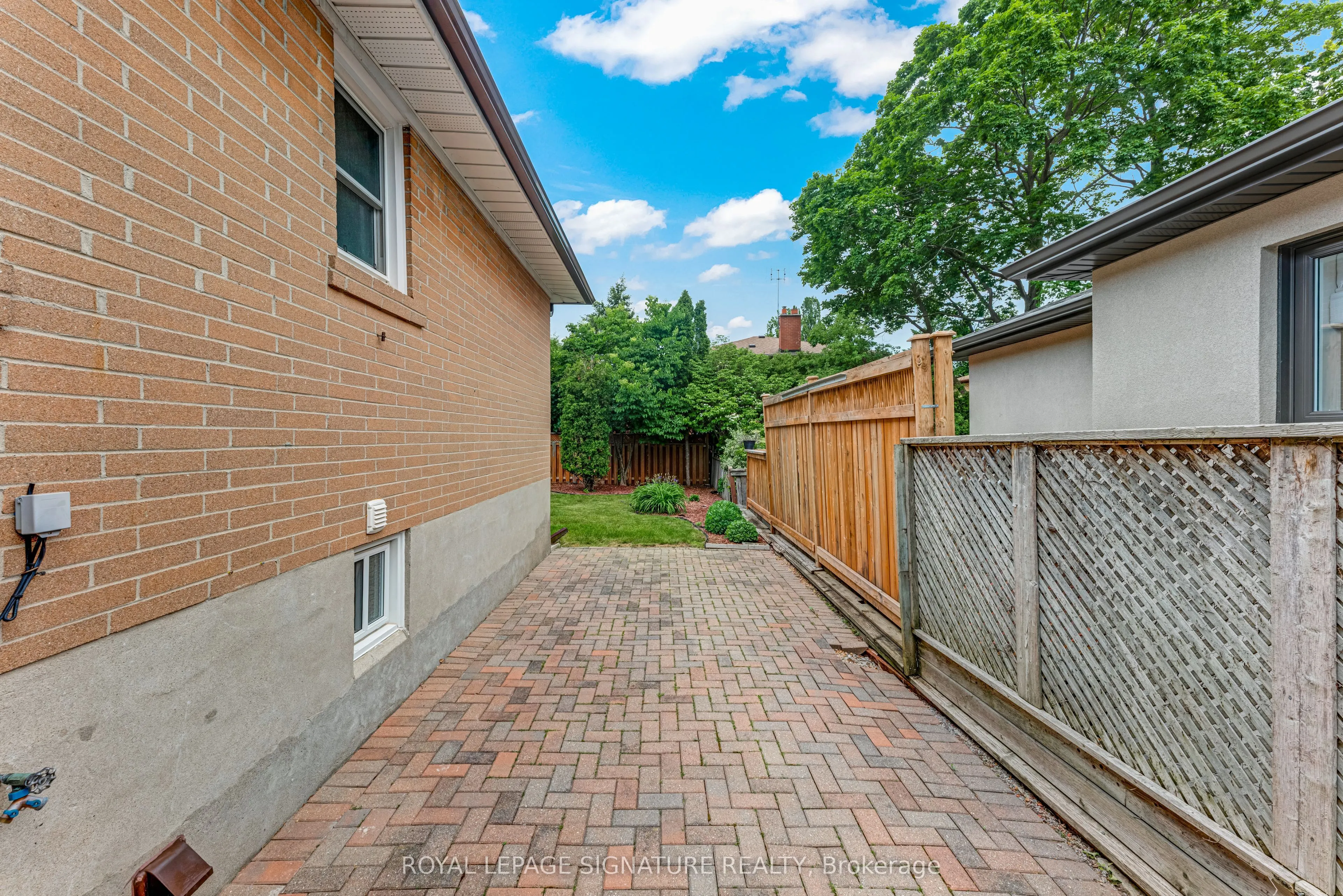 43 Viamede Crescent