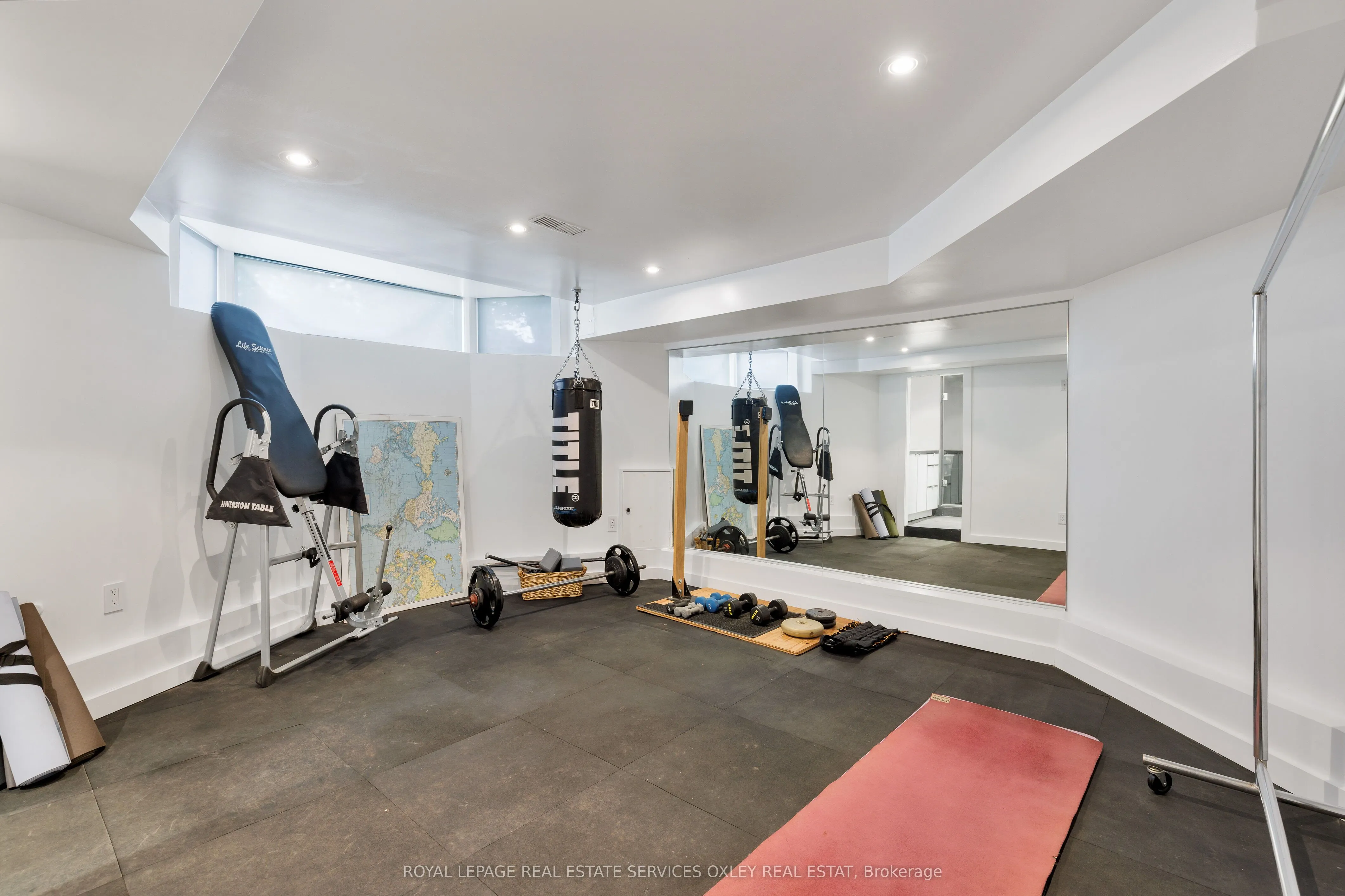 28 Roxborough Street W