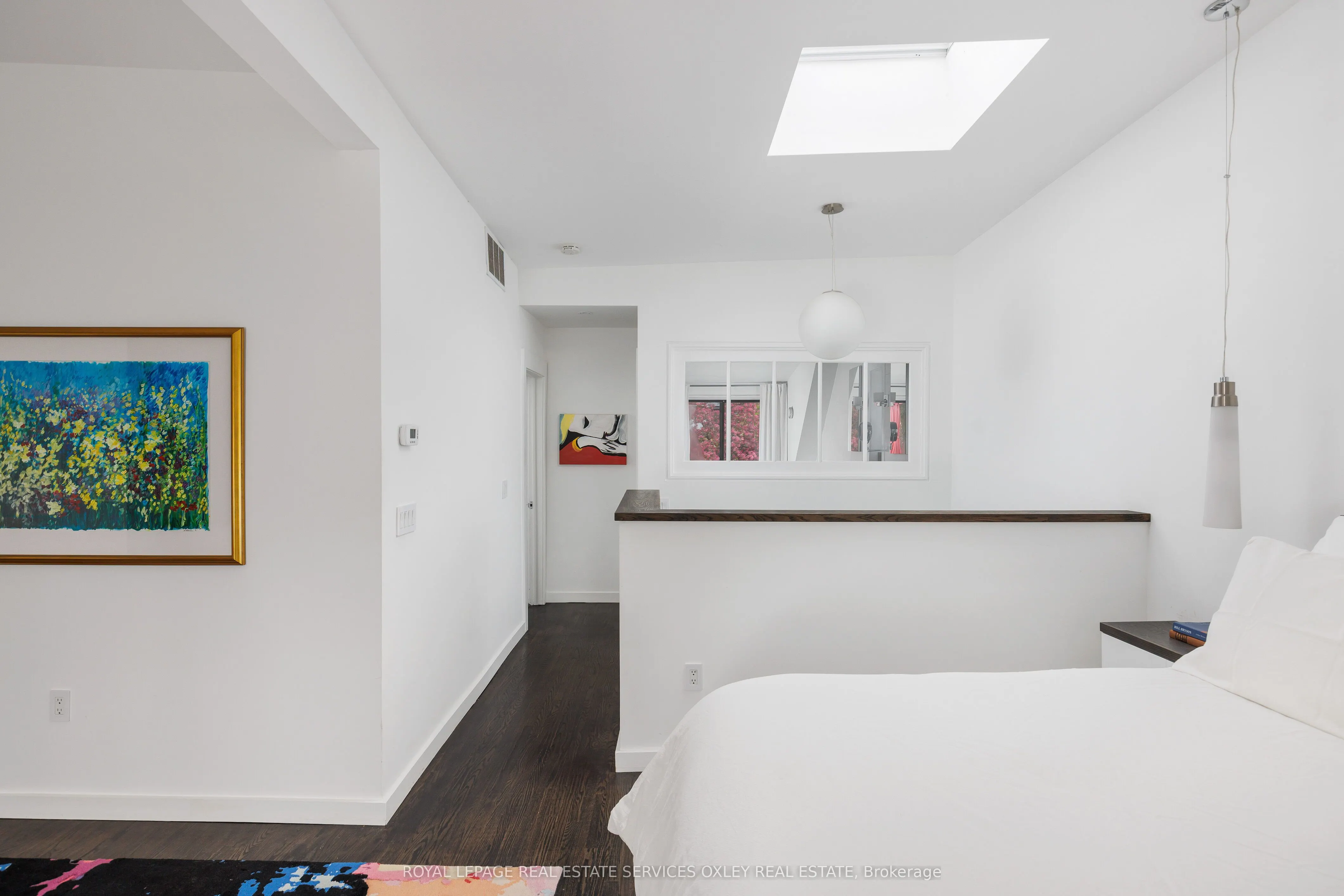 28 Roxborough Street W