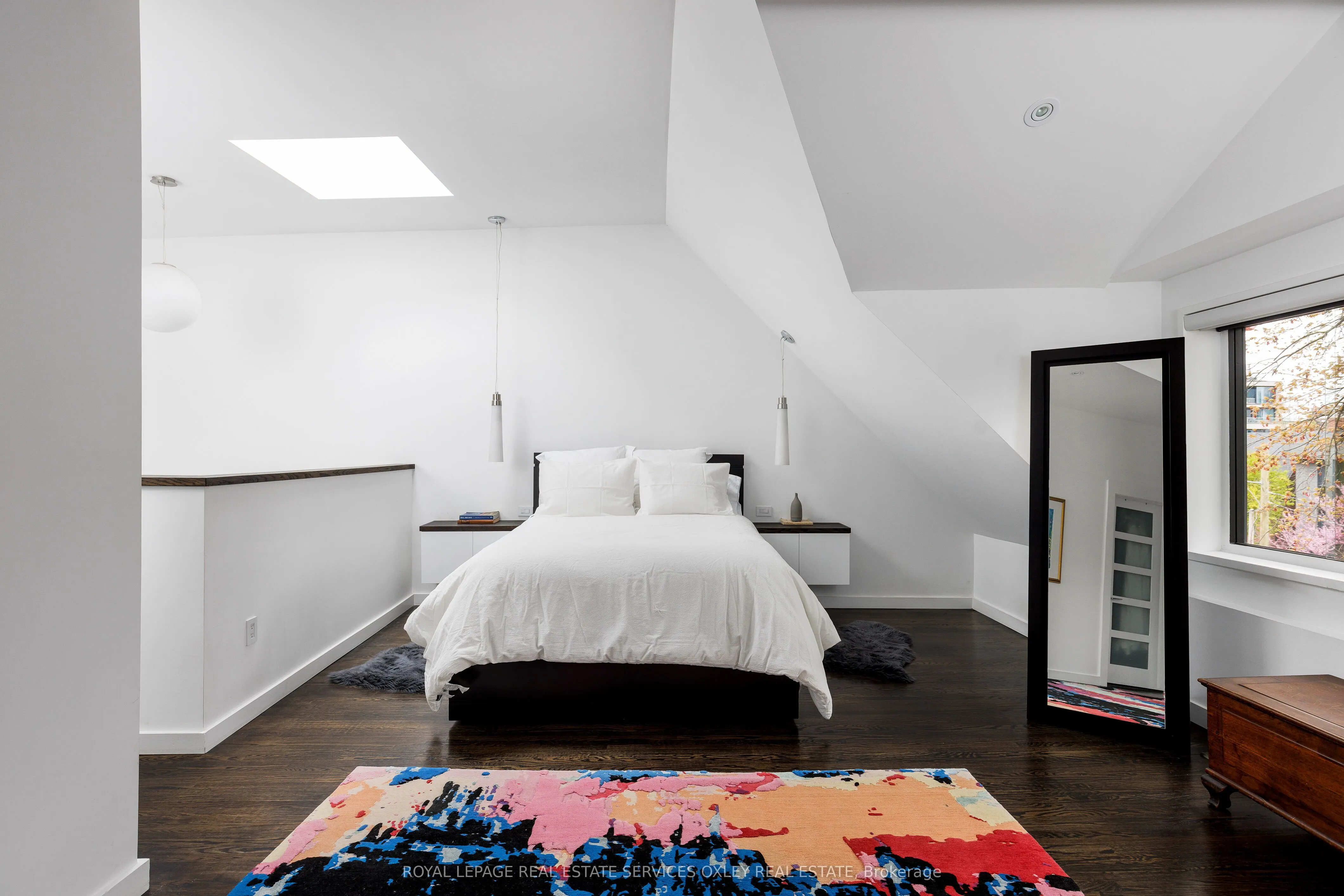 28 Roxborough Street W