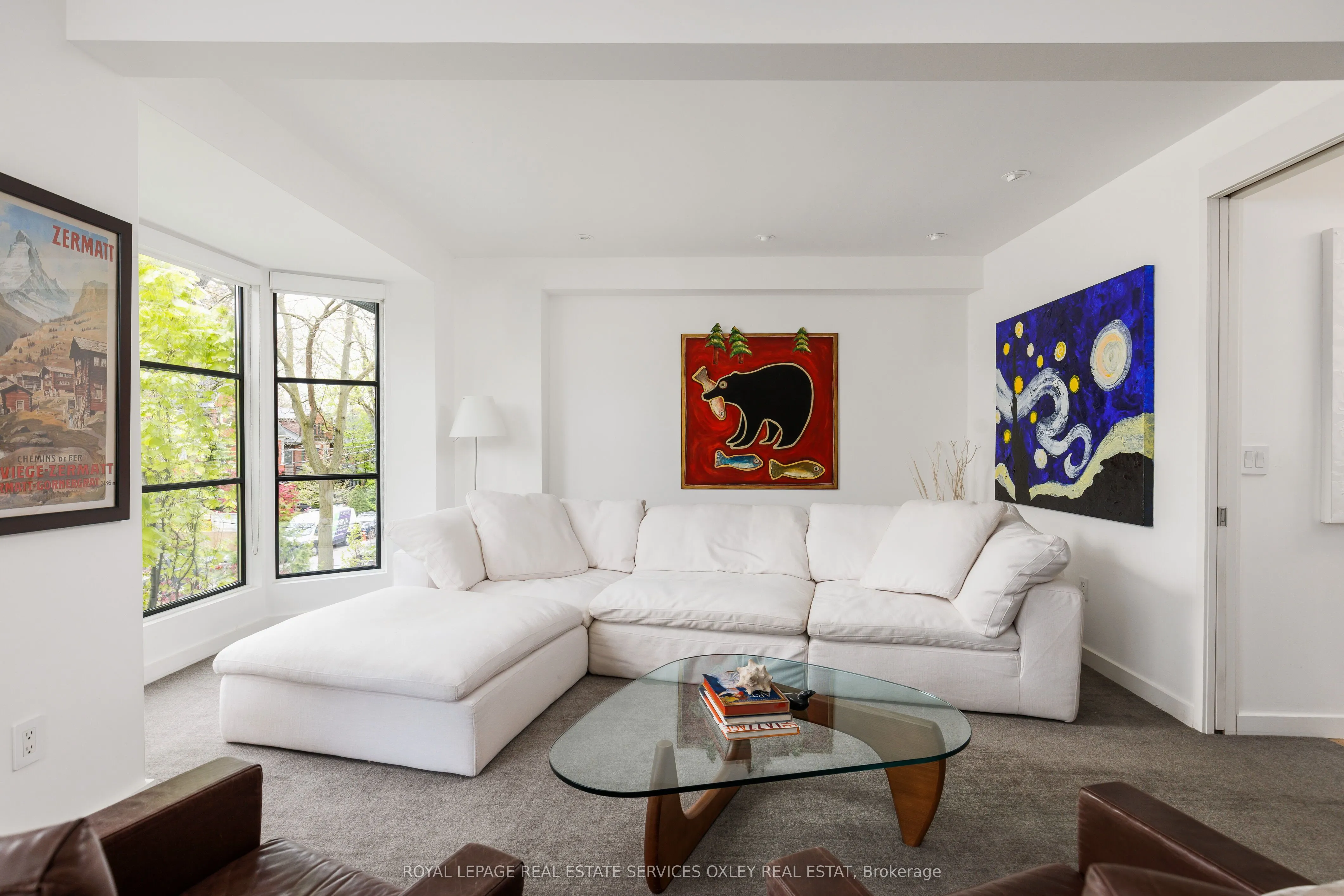 28 Roxborough Street W