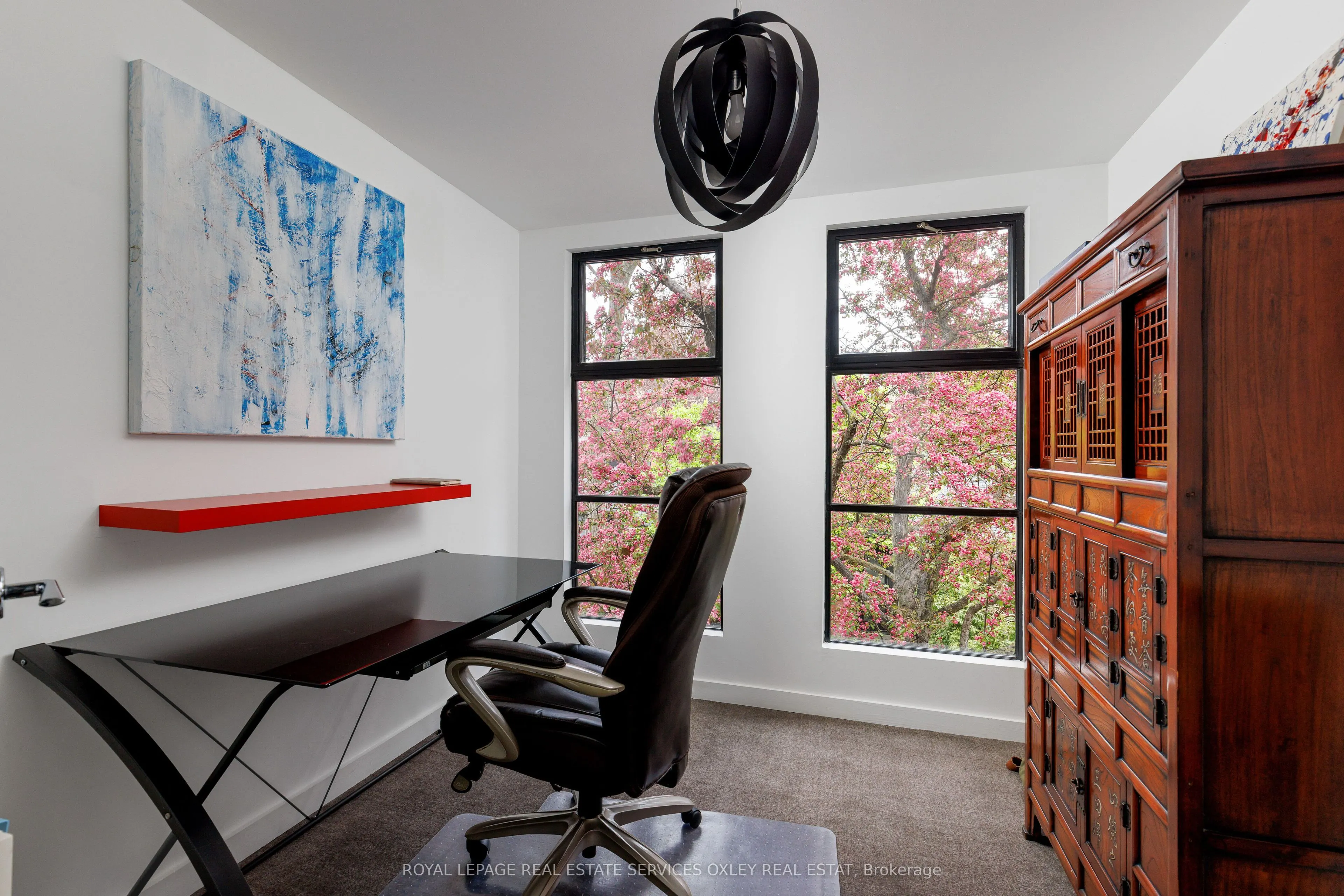 28 Roxborough Street W