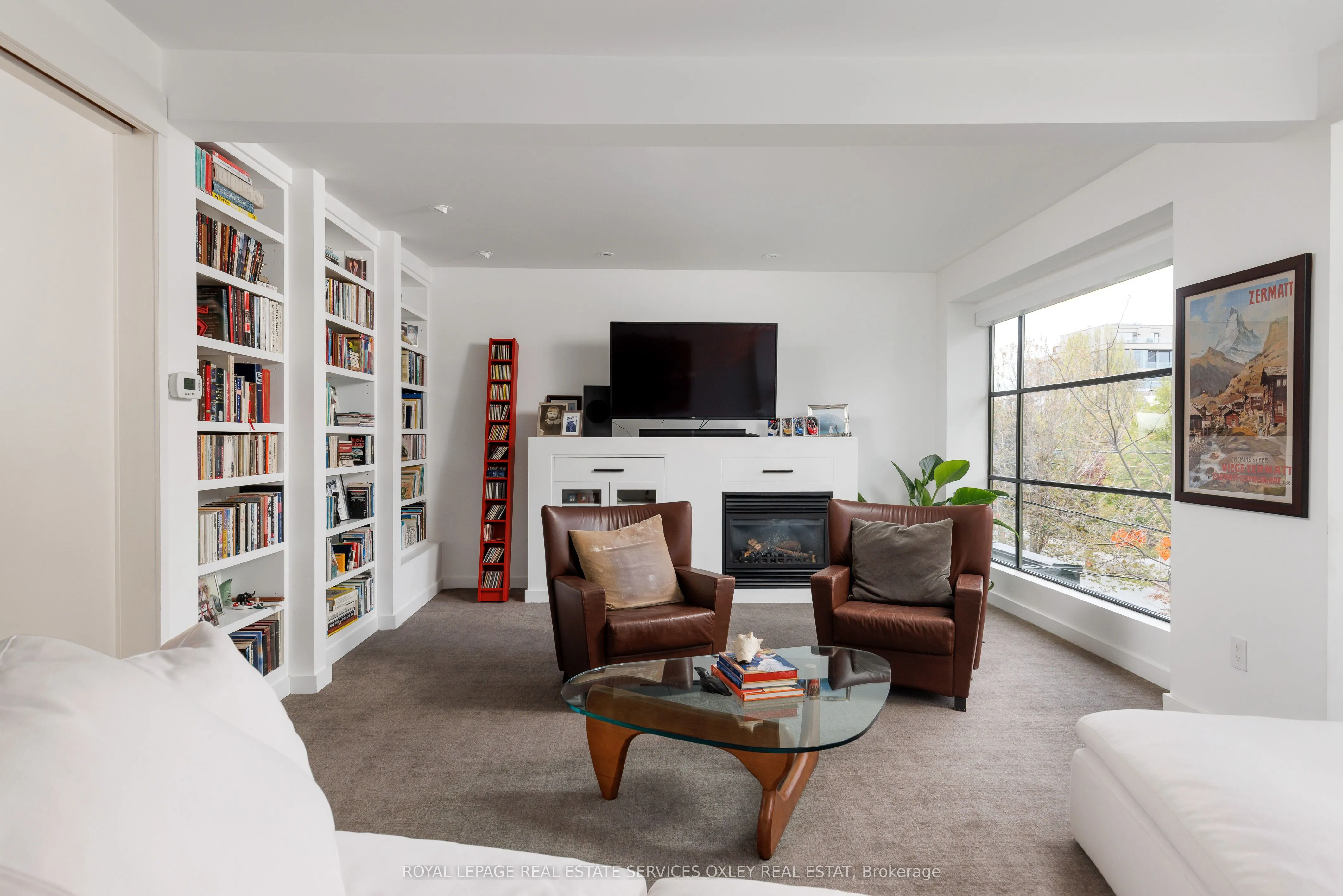 28 Roxborough Street W