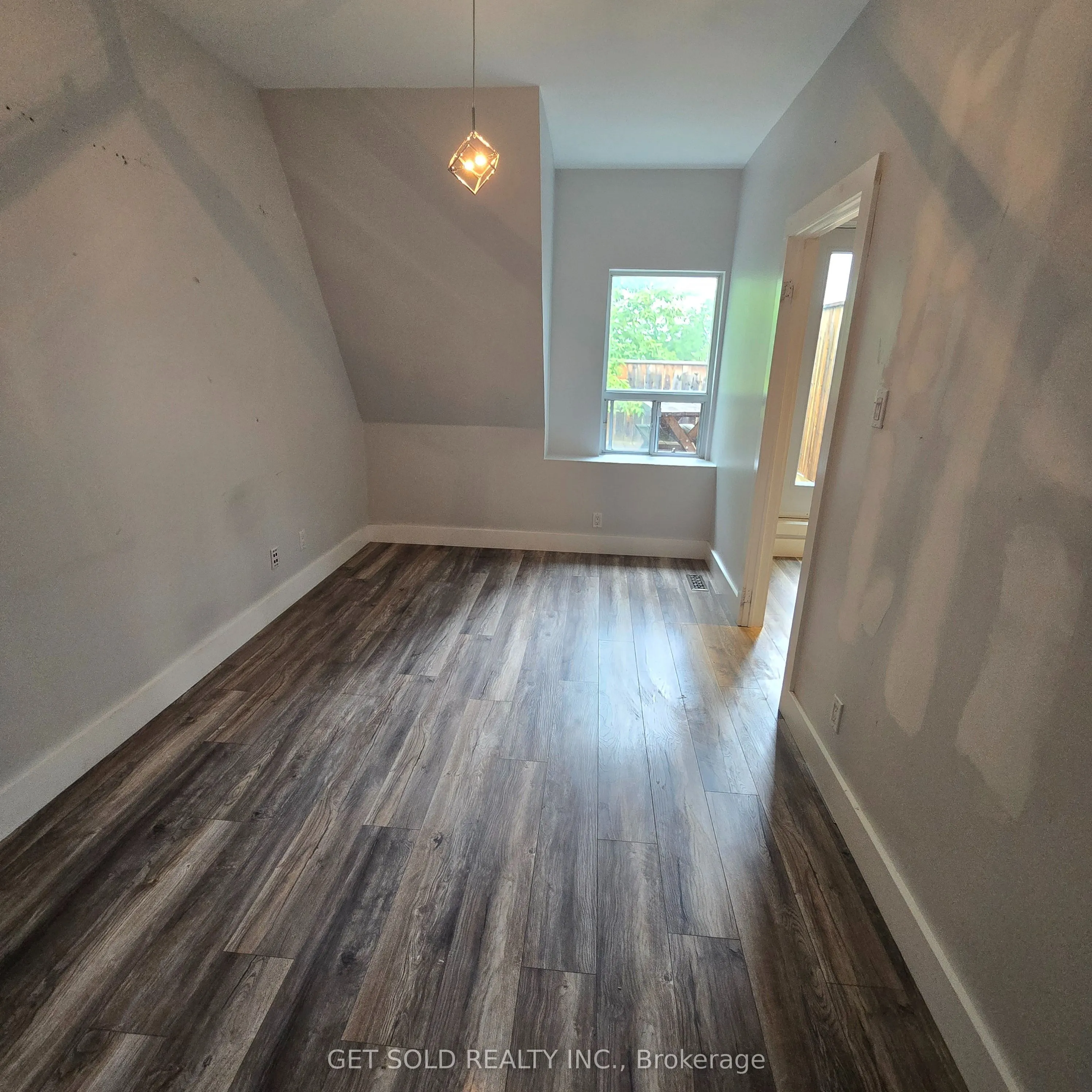 348 Dupont Street
